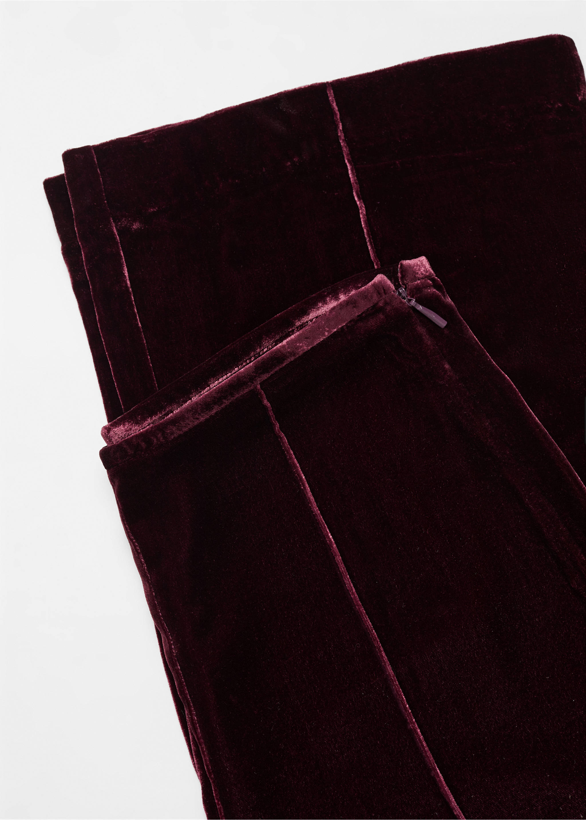 Pantalon velours évasé - Détail de l'article 8, Grenat. Ref: 57047762-00.