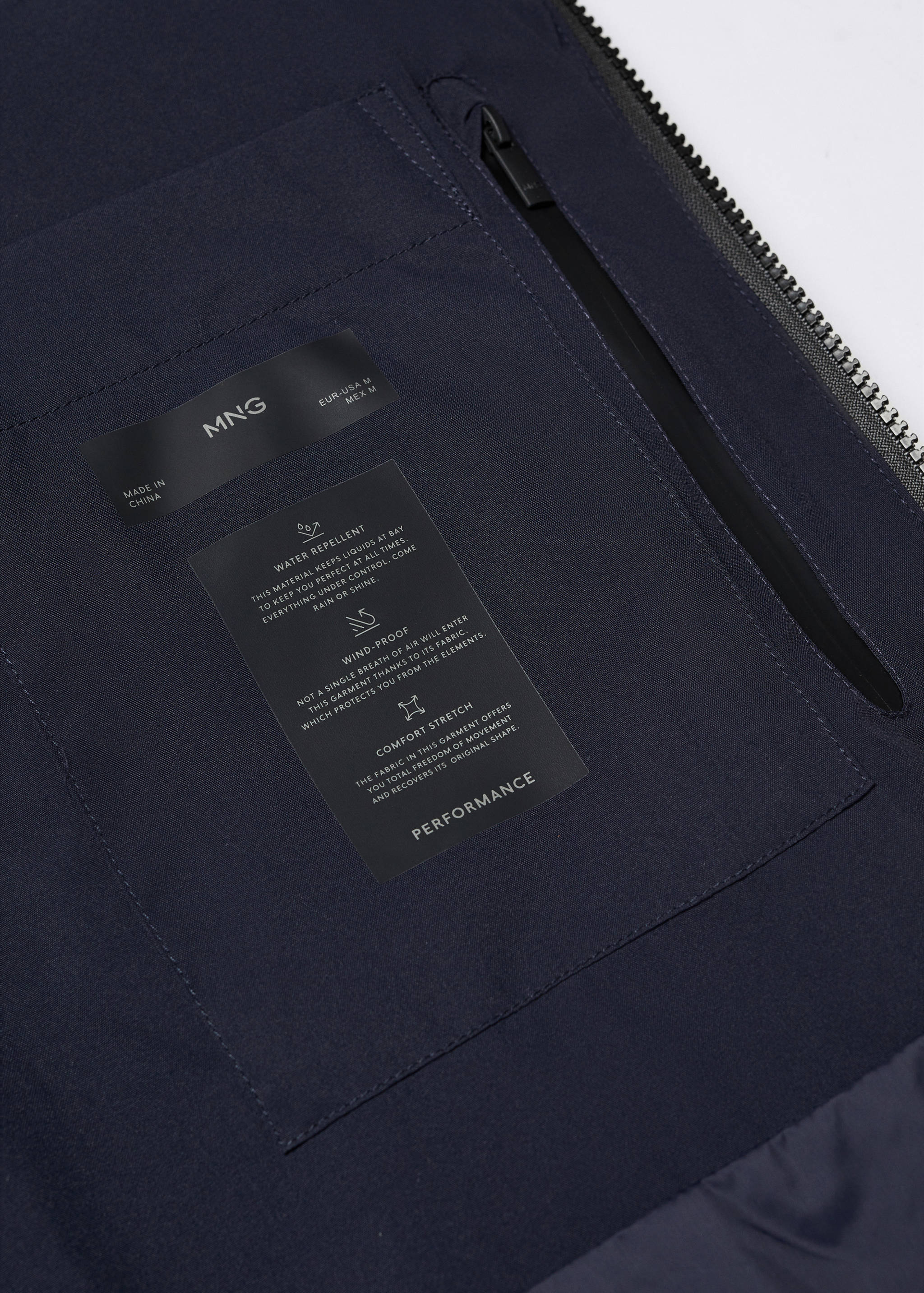 Water-repellent down anorak - Details of the article 8