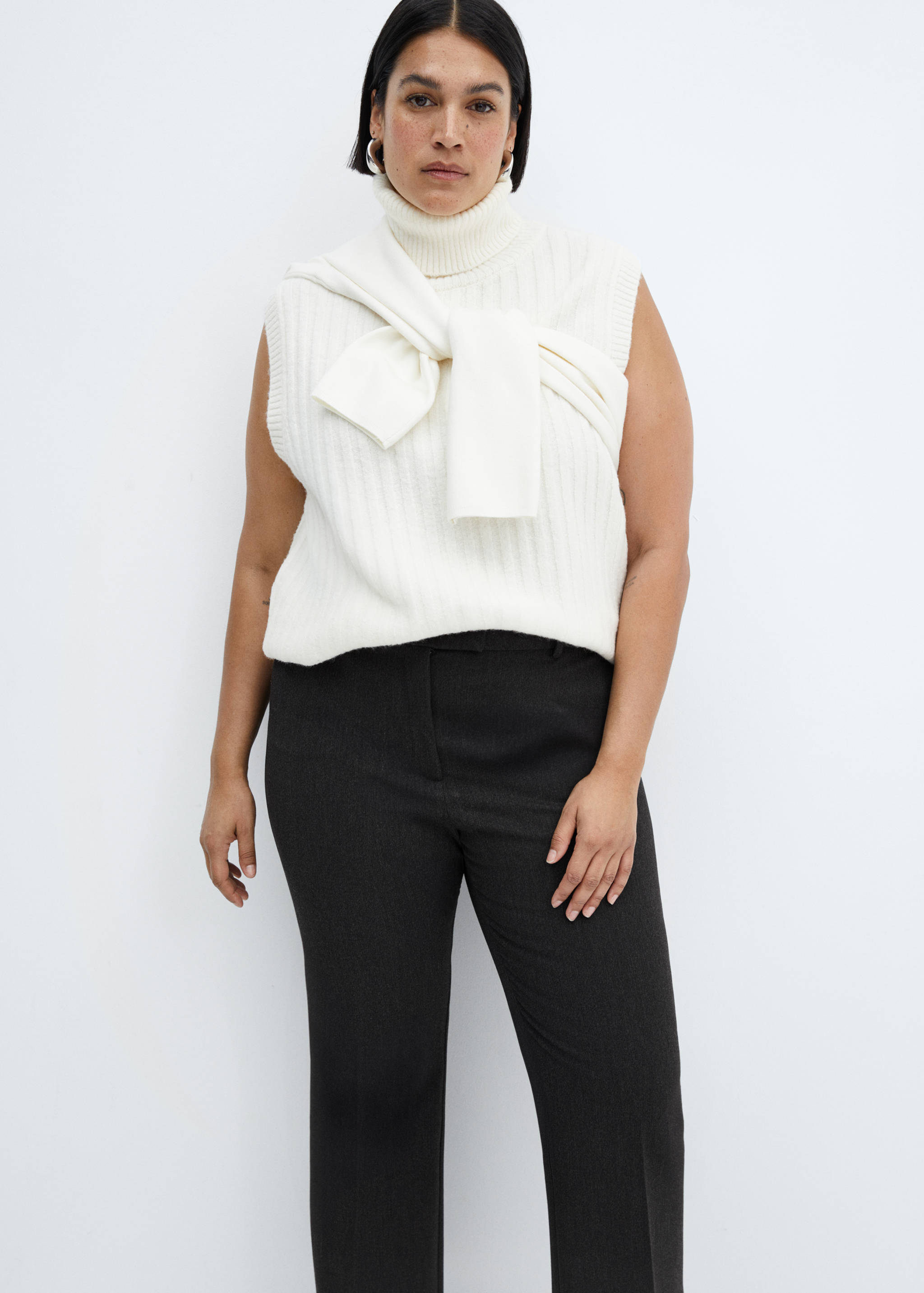 Cropped flared trousers - Details of the article 5