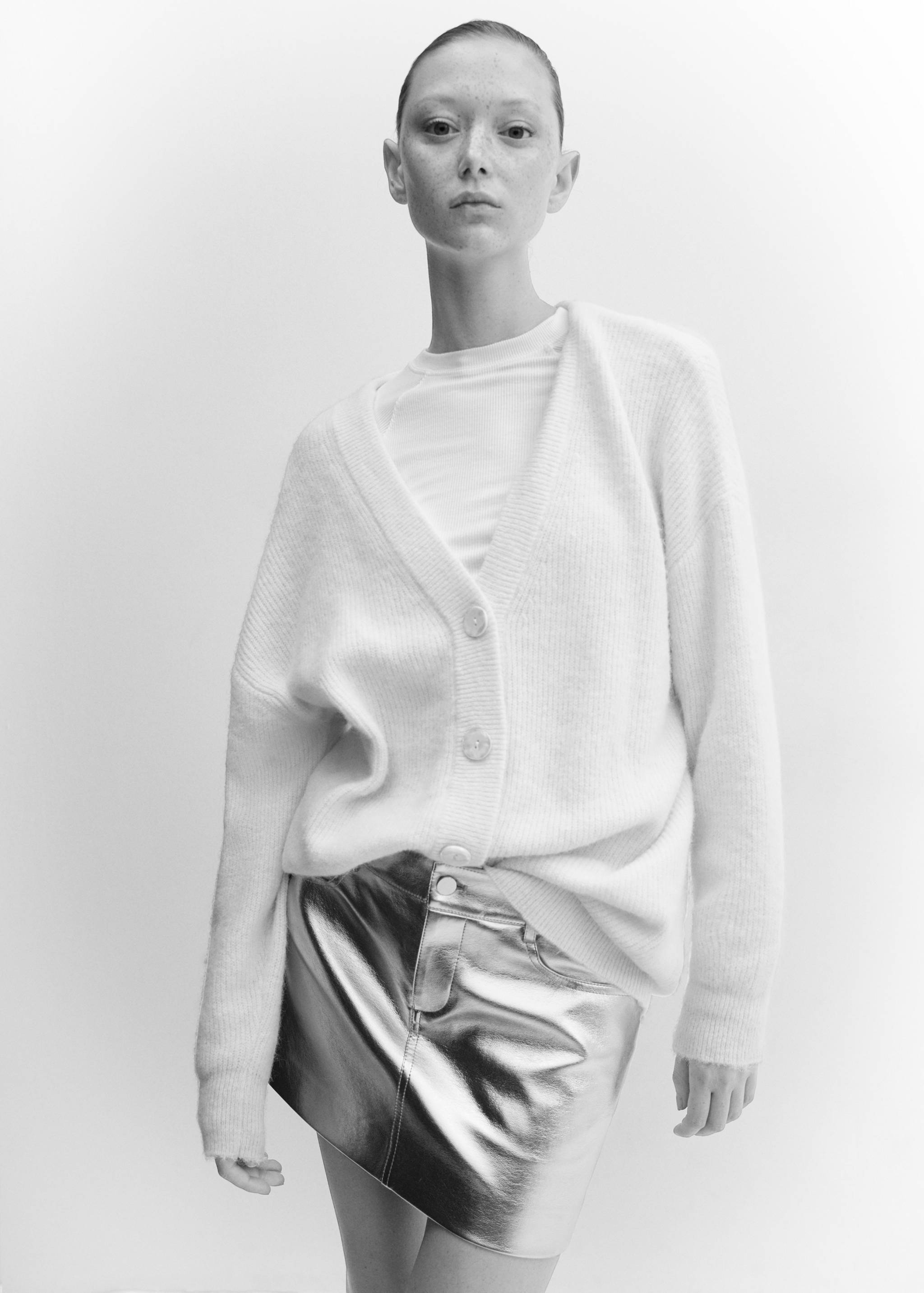 V-neck knitted cardigan - Medium plane