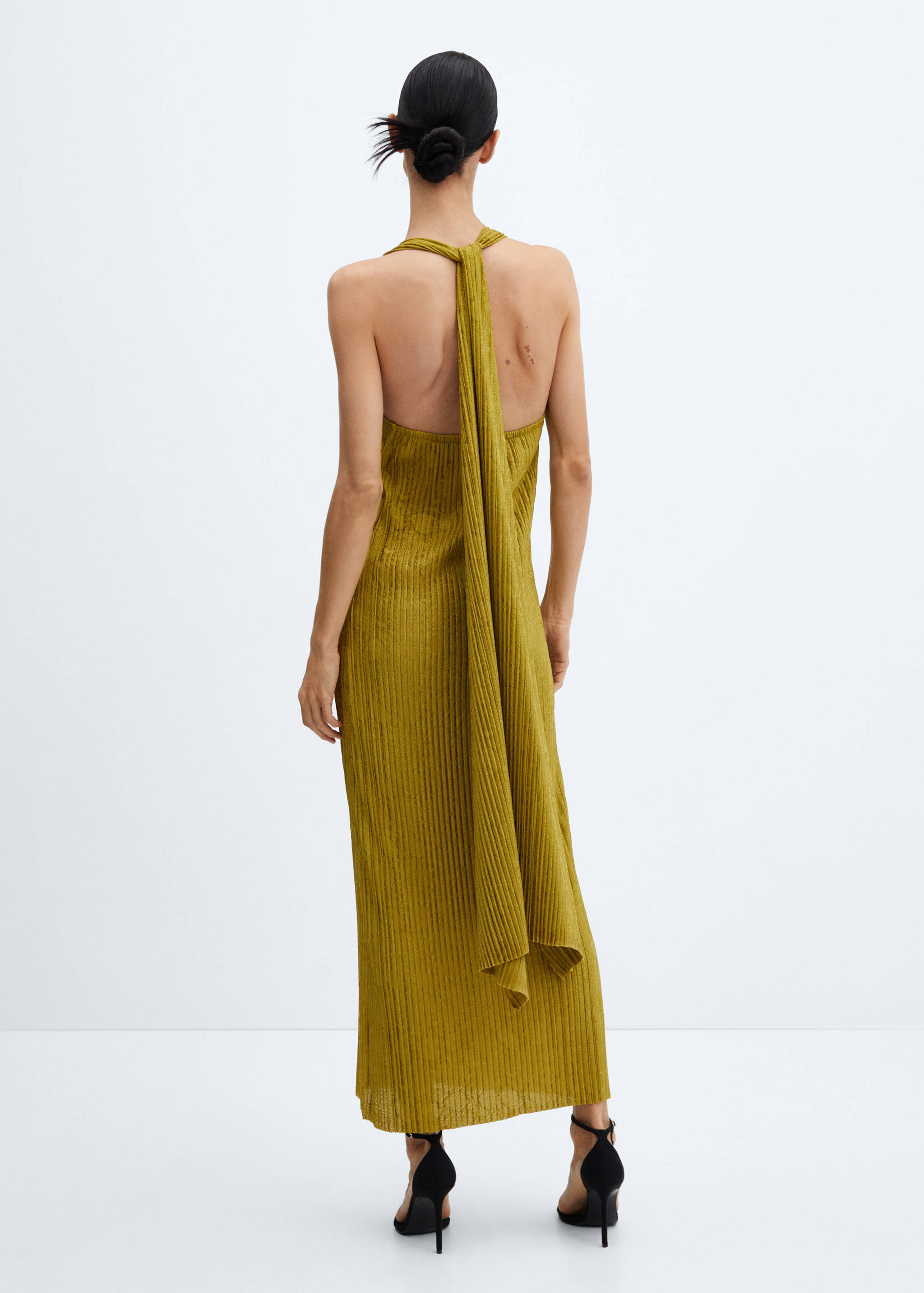 Open-back pleated dress - Reverse of the article