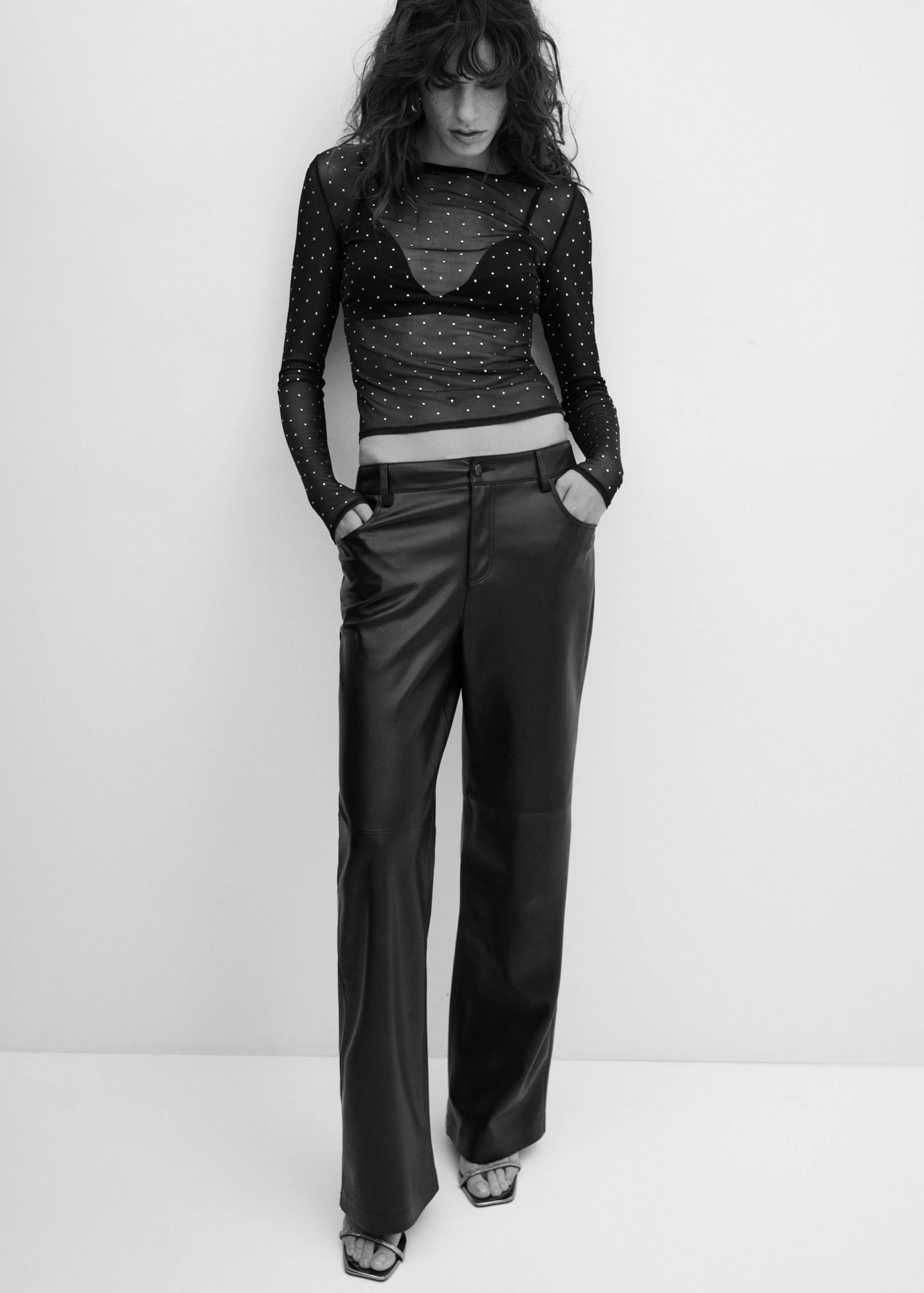 Halbdurchsichtiges T-Shirt mit Nieten - Detail des Artikels 2