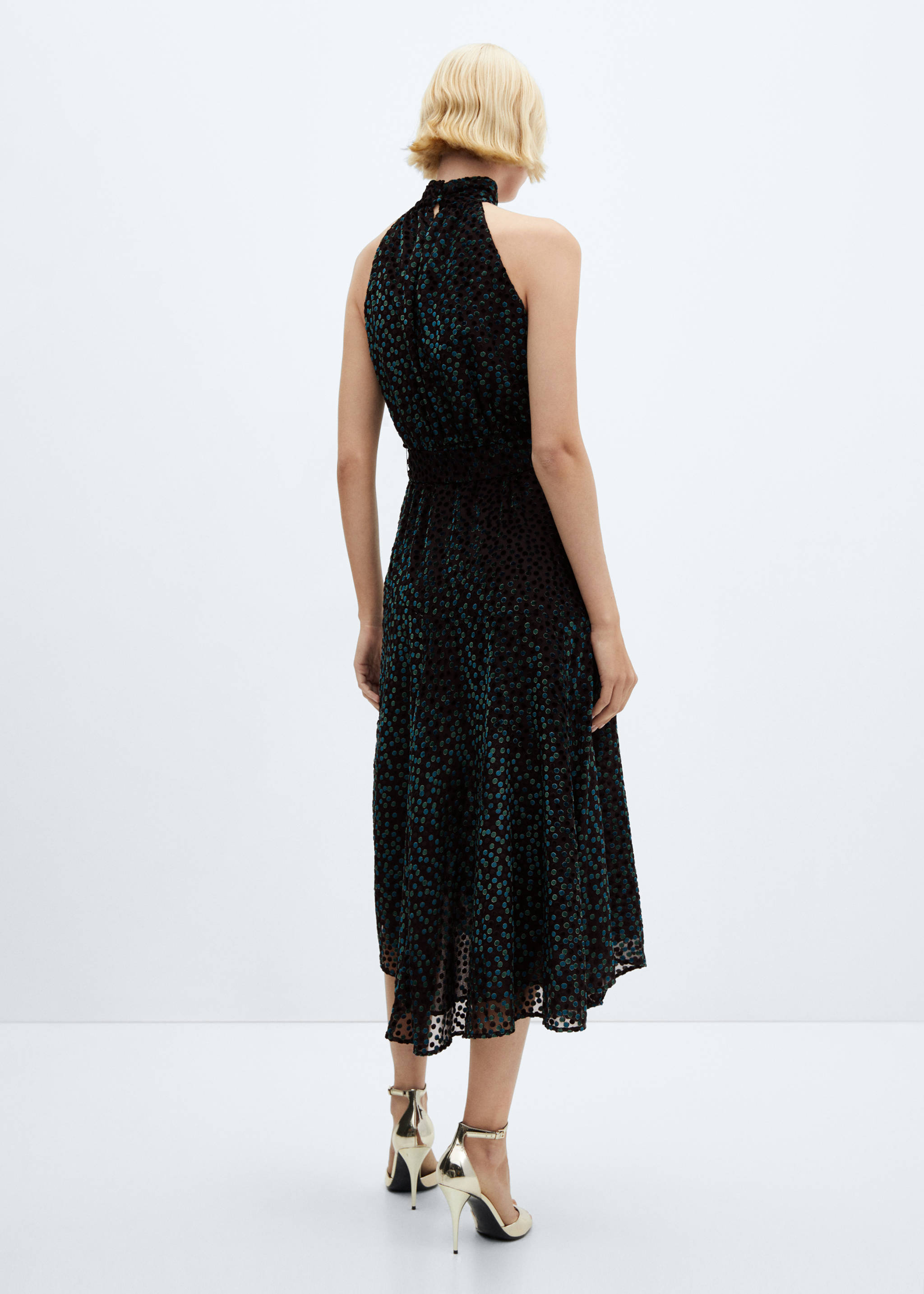 Bársony halter ruha - A cikk hátulja