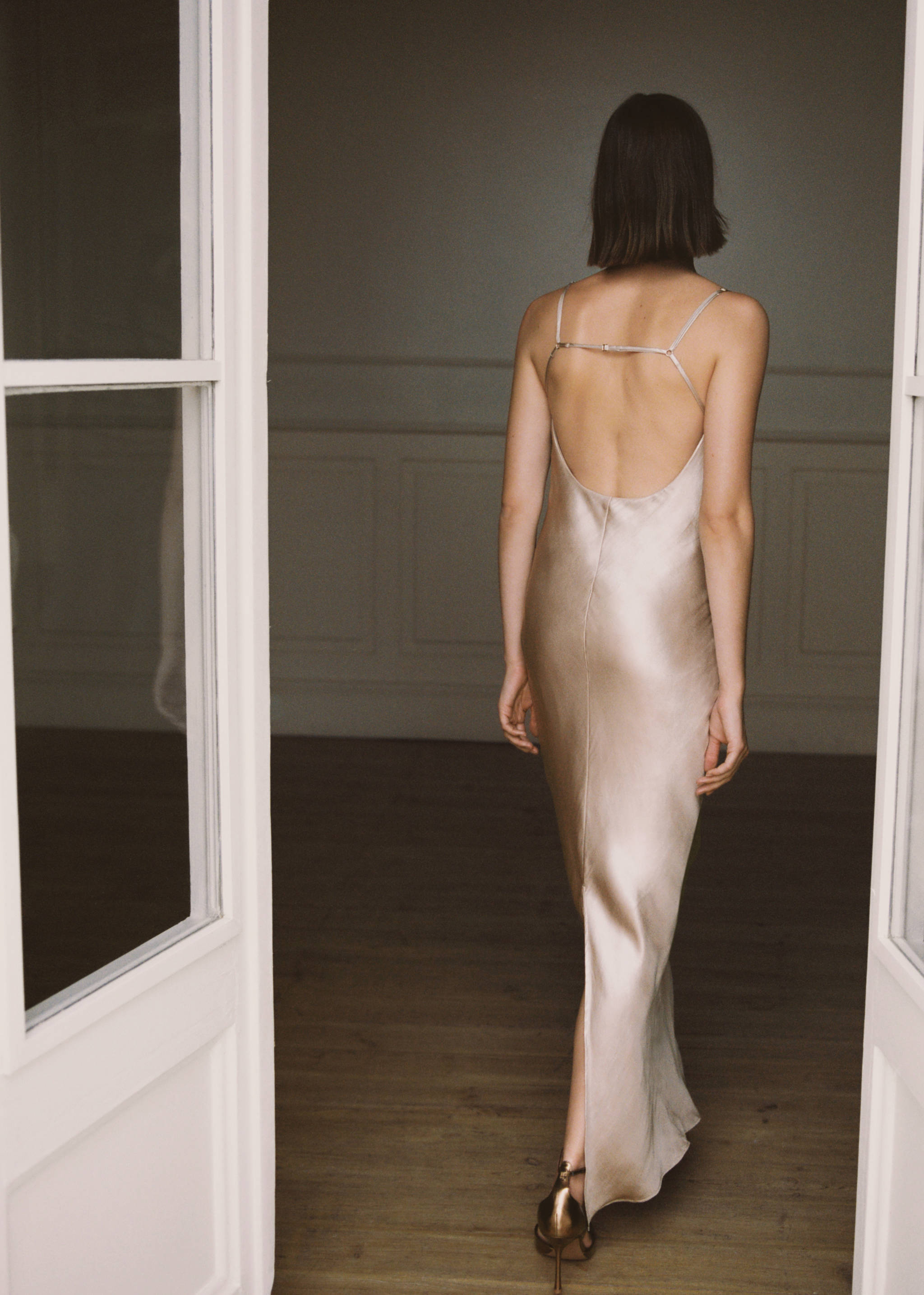 Robe satinée dos nu - Détail de l'article 6