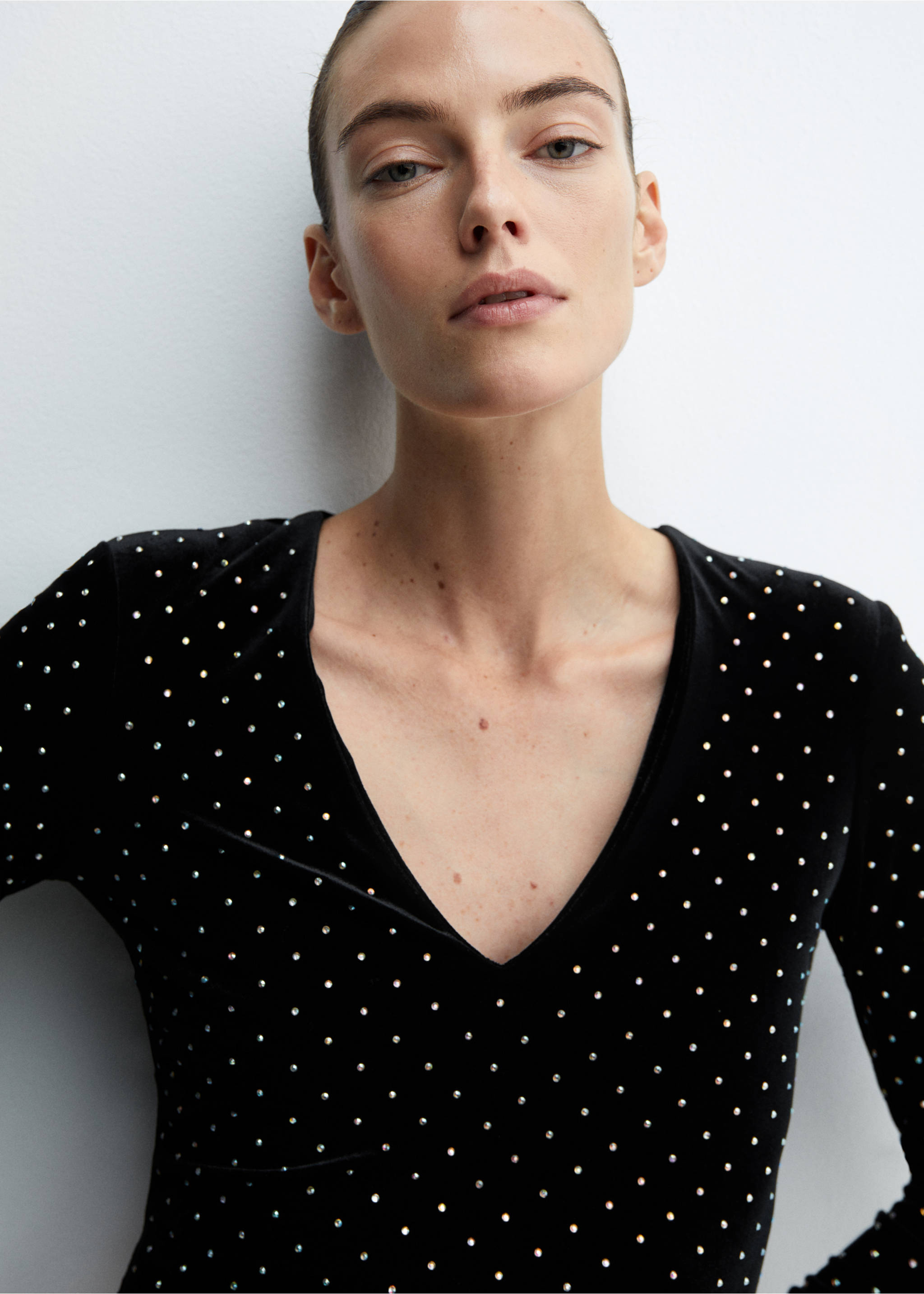 Rhinestones velvet dress - Details of the article 1, Black. Ref: 57049107-00.