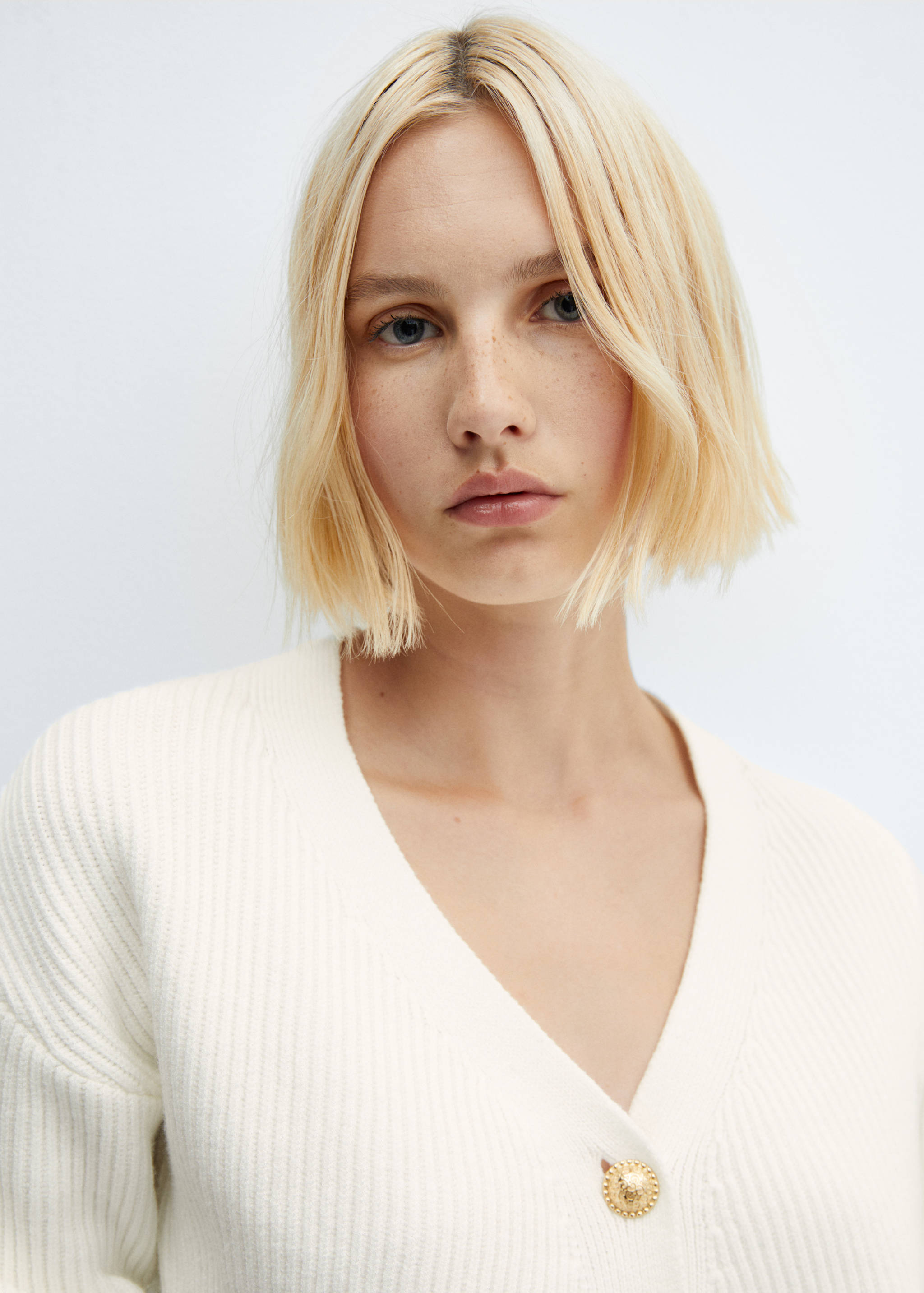 Buttoned ribbed cardigan - Details of the article 1