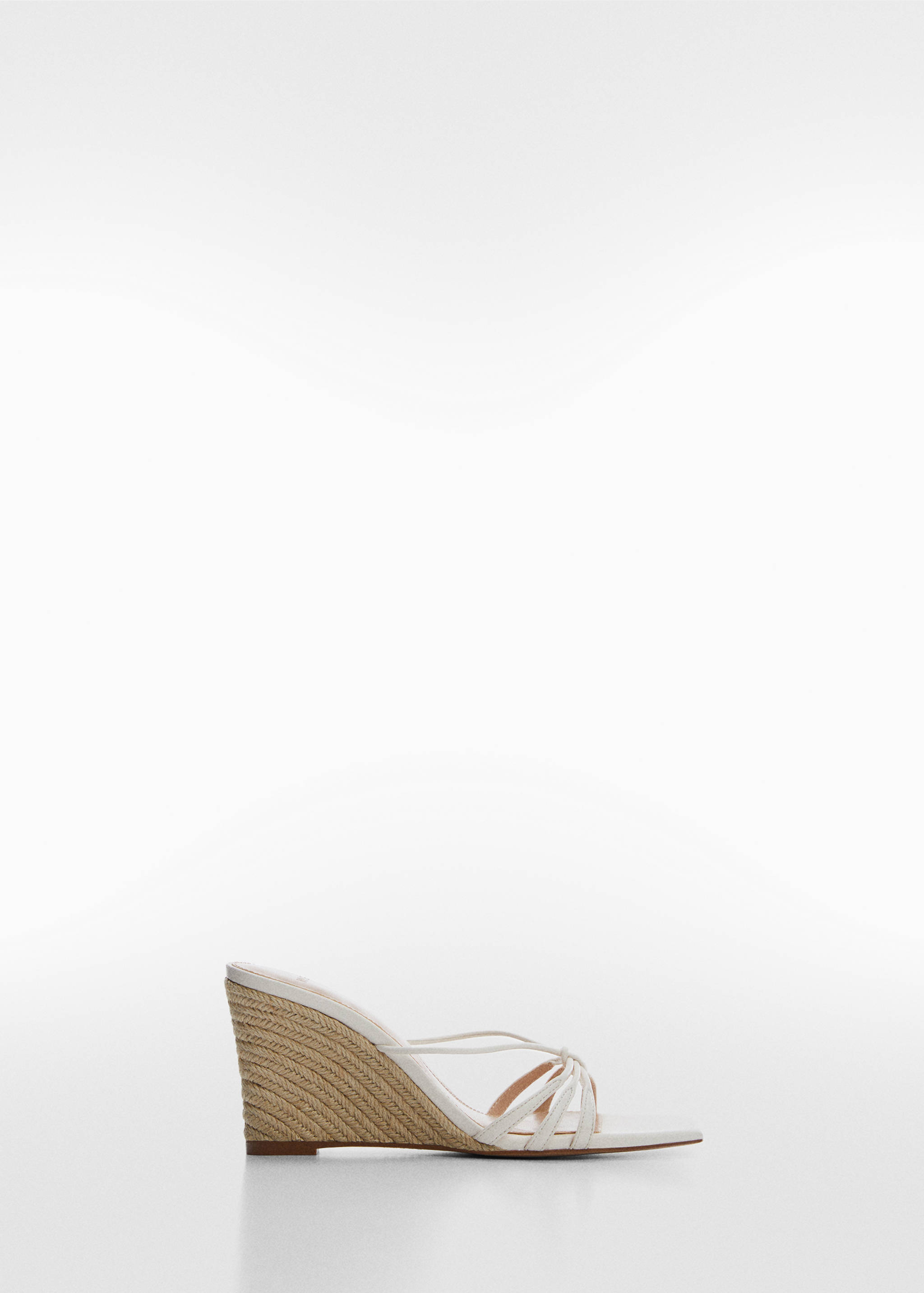 Sandaler med kilehæl og reimer - Artikkel uten modell