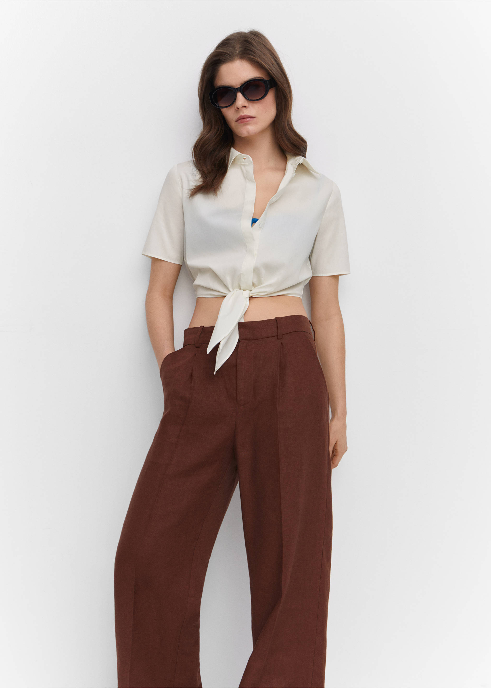 Cropped shirt with knot - Medium plane, Off White. Ref: 57050070-00.