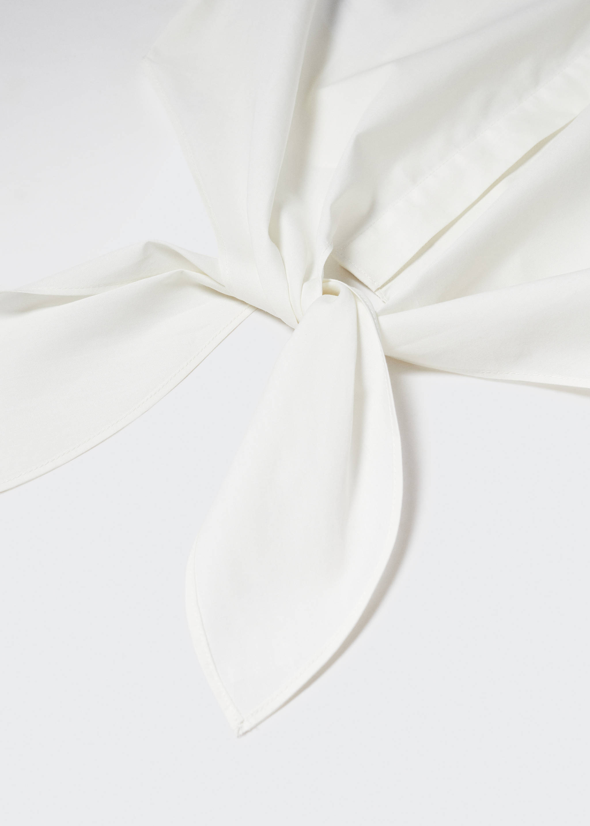 Cropped shirt with knot - Details of the article 8