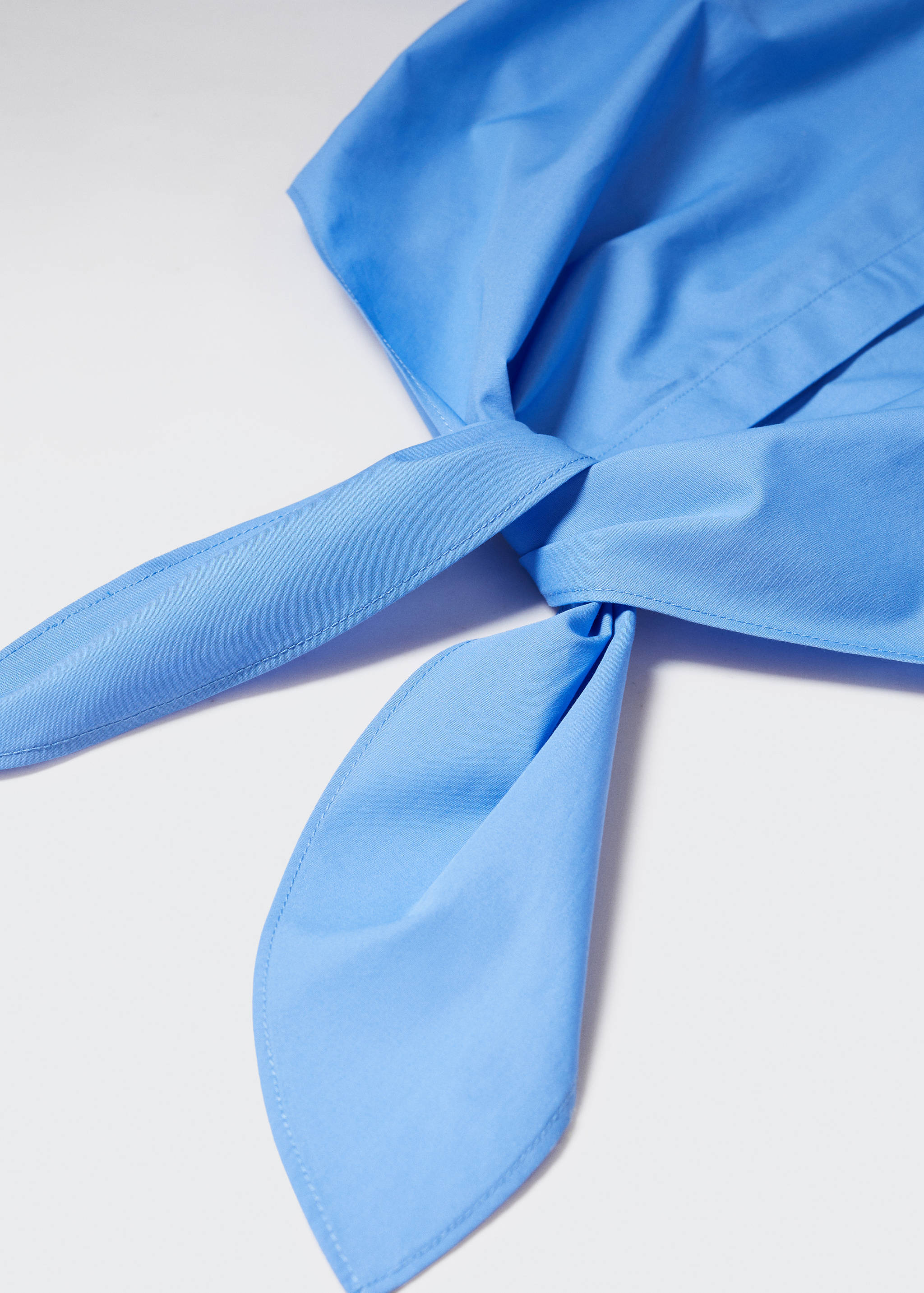 Cropped shirt with knot - Details of the article 8