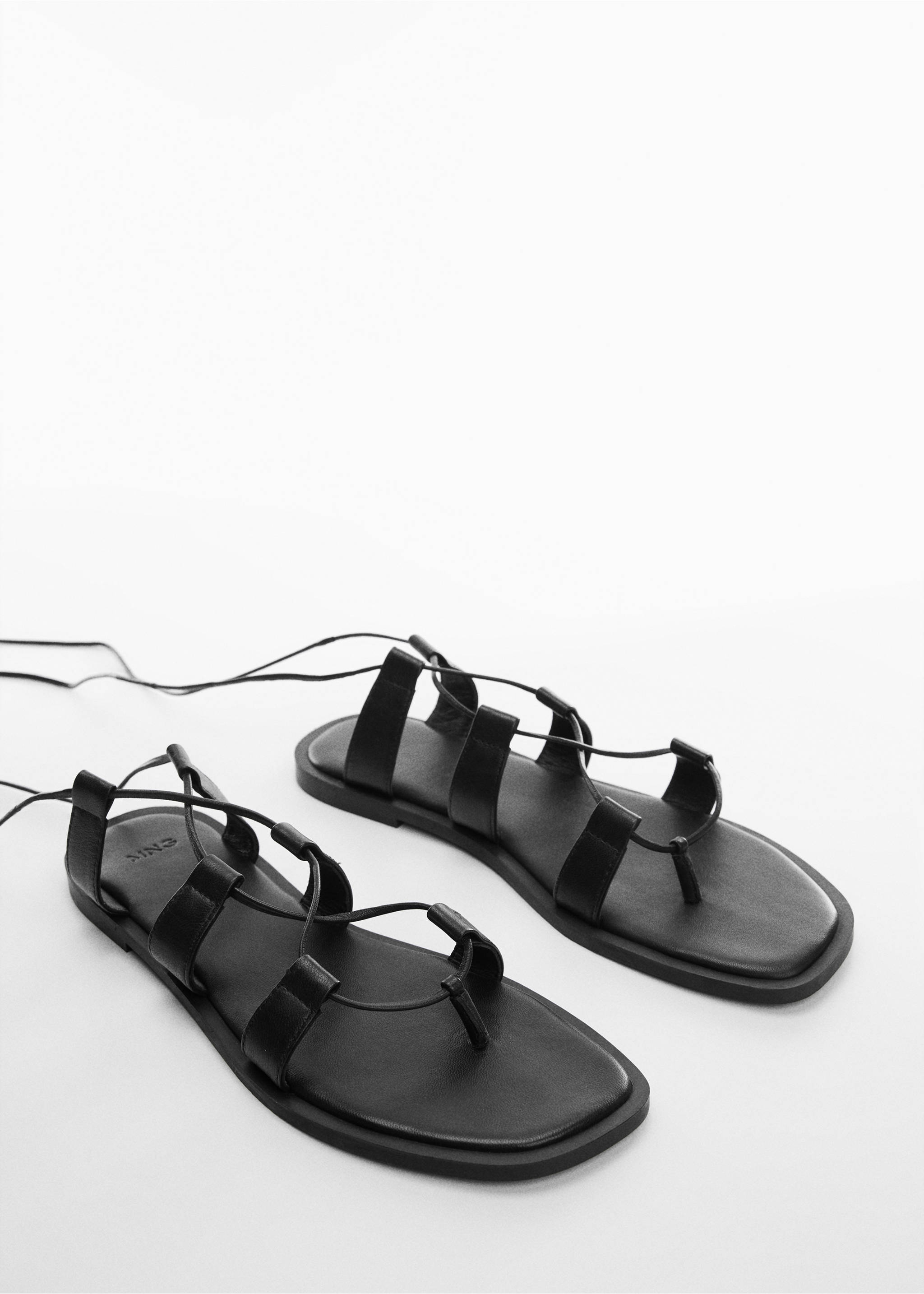 Leather straps sandals - Medium plane, Black. Ref: 57050102-00.
