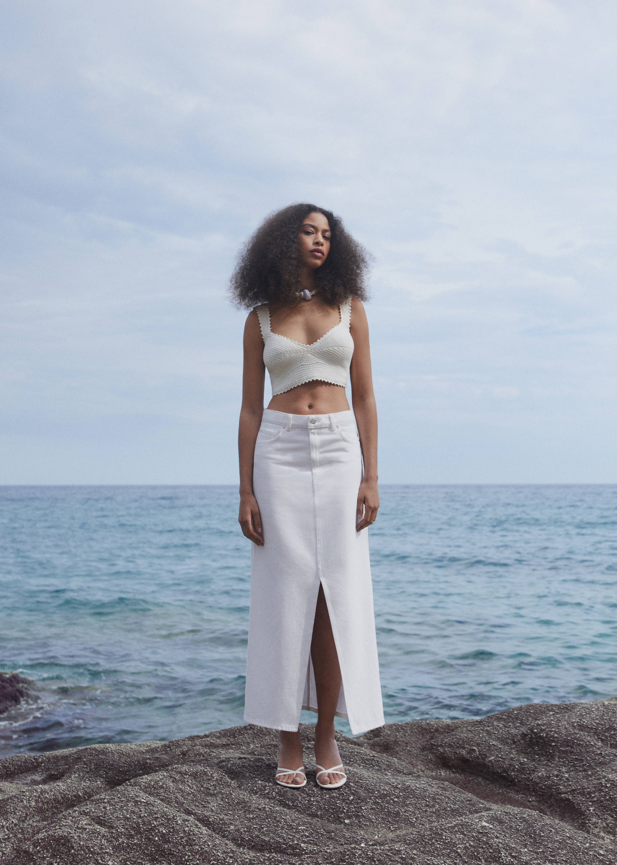 Slit denim skirt - Details of the article 3, White. Ref: 57050162-00.