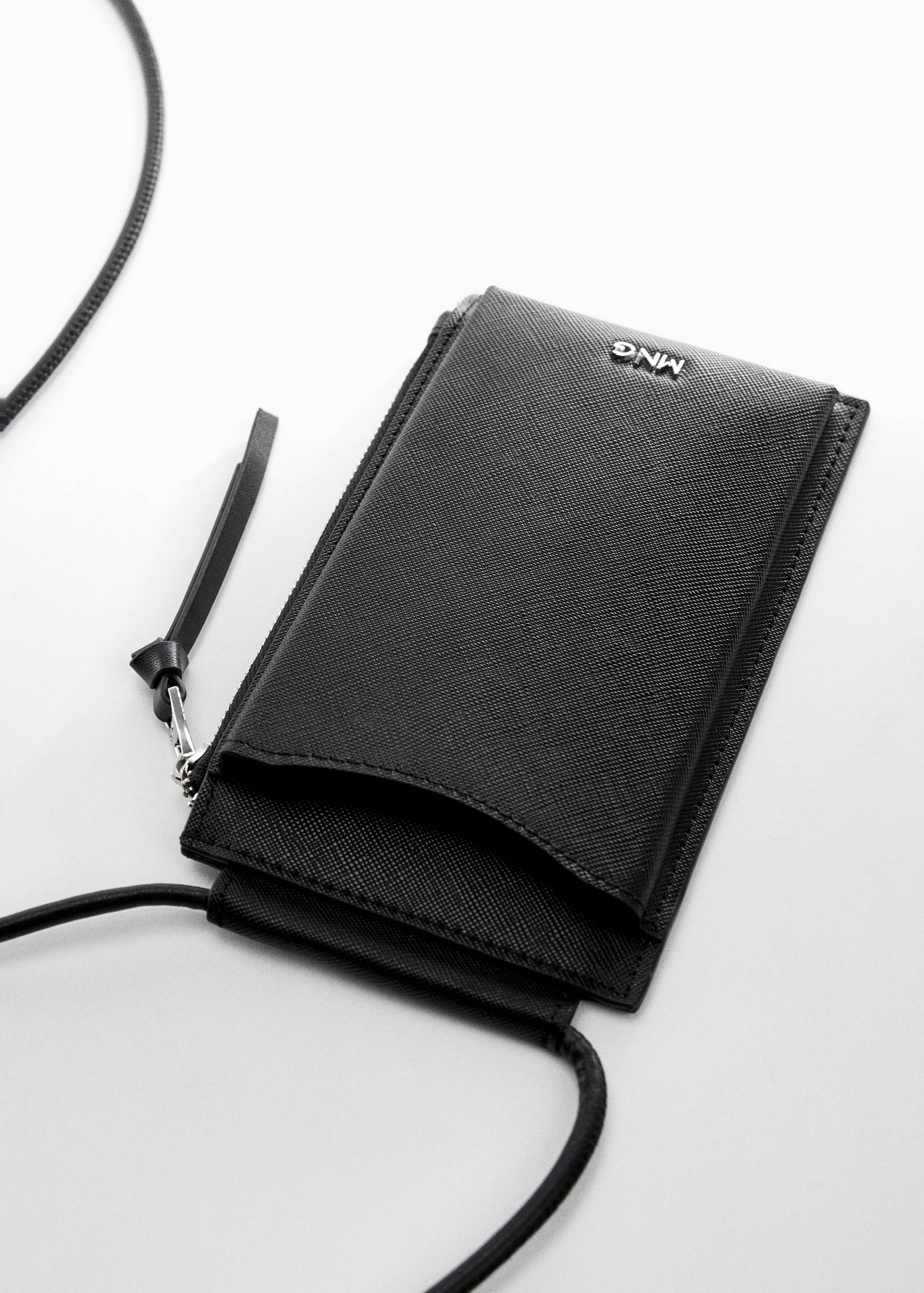 Saffiano-effect mobile case - Details of the article 2