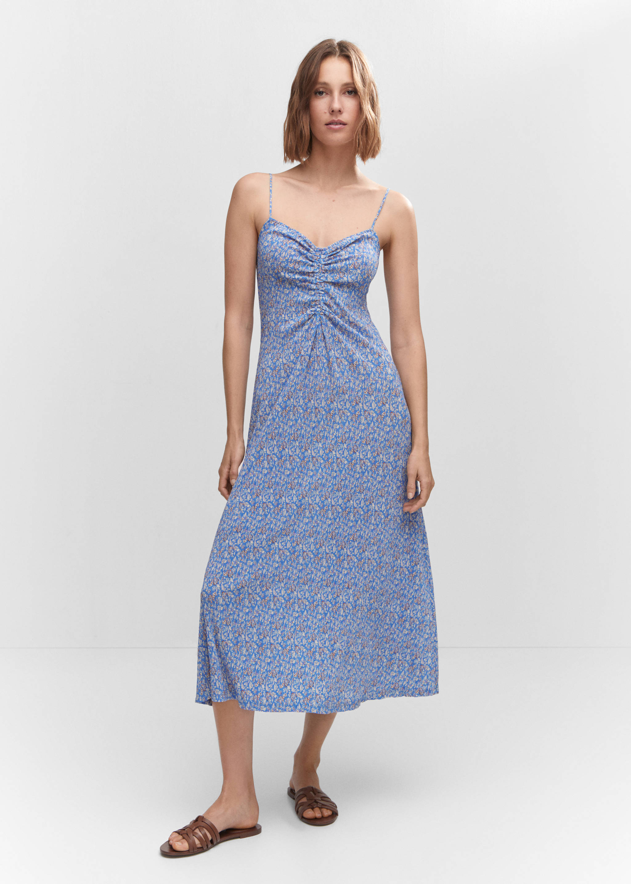 Robe à fleurs détail froncé - Plan général