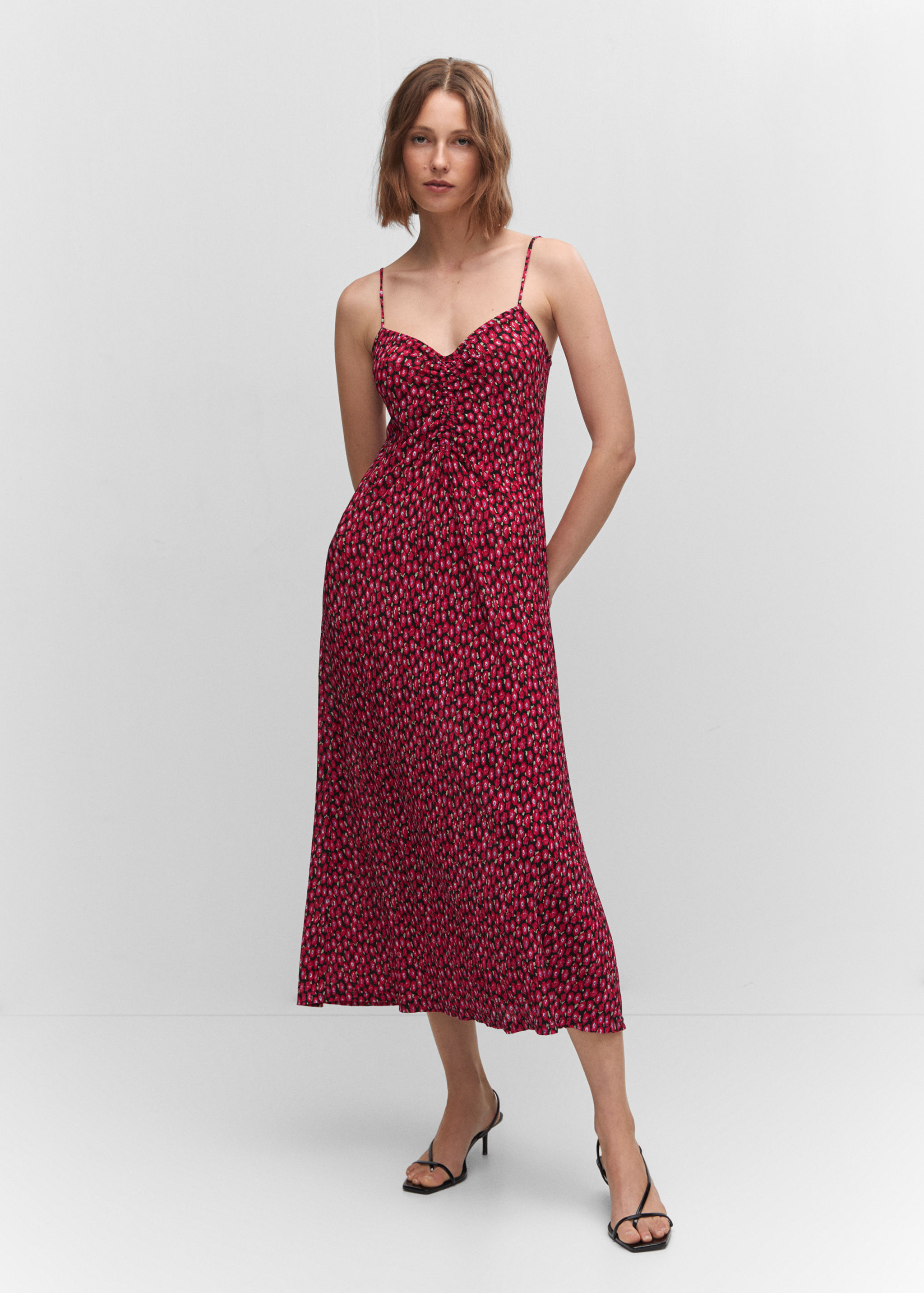 Robe à fleurs détail froncé - Plan général