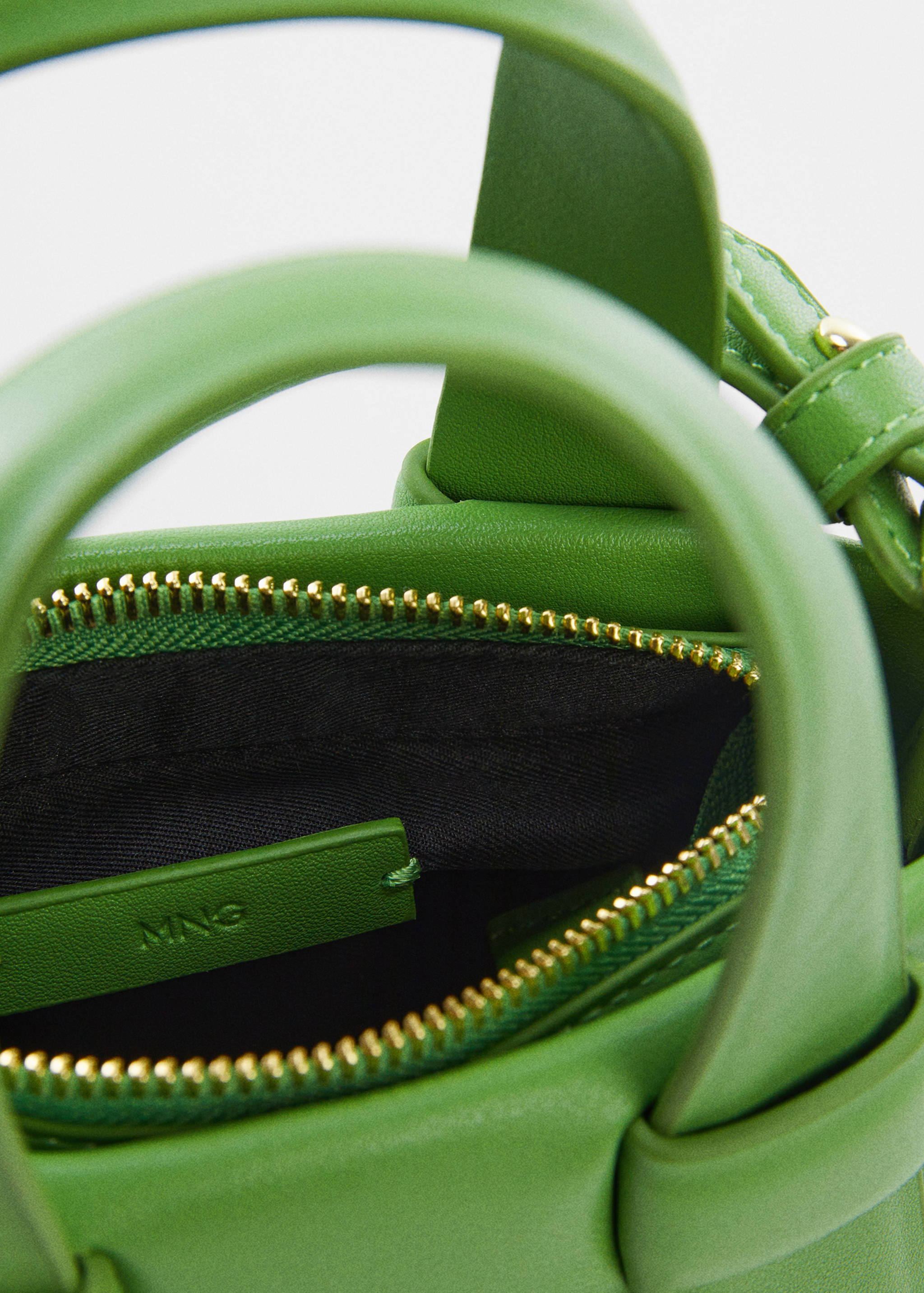 Crossbody bag with double handle - Details of the article 2