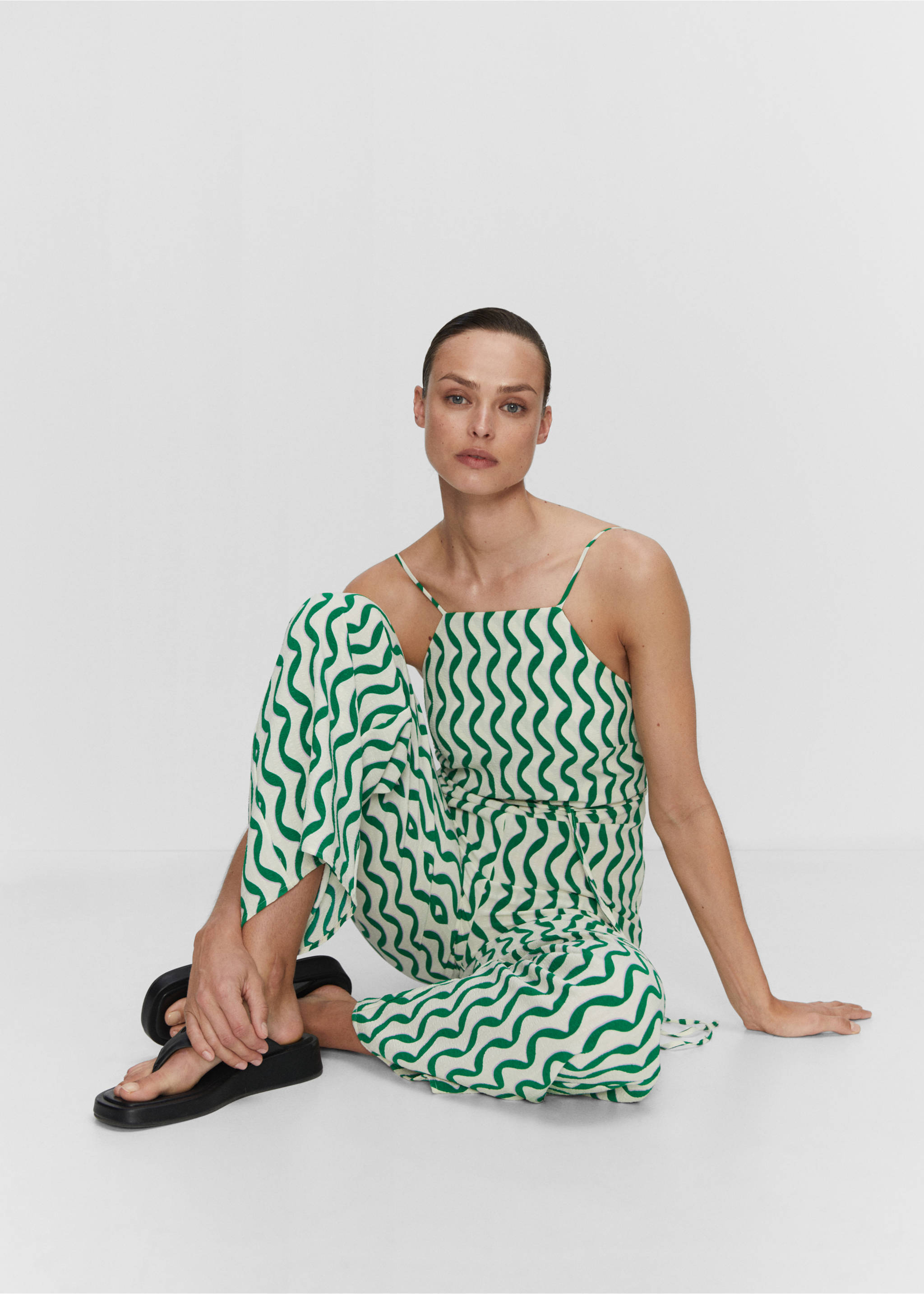 Long jumpsuit with back opening - Details of the article 2, Green. Ref: 57050212-00.