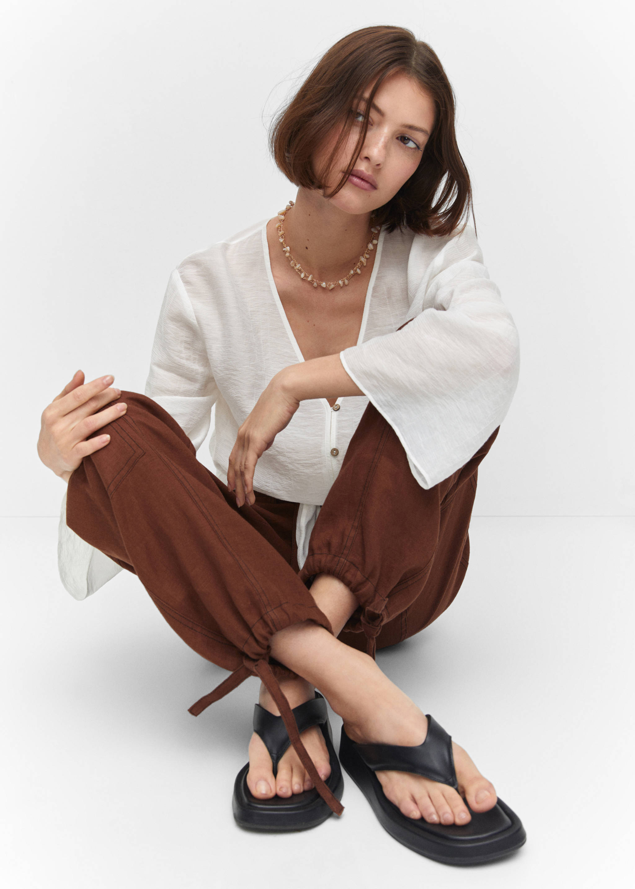 Flared-sleeve blouse with bow - Details of the article 2