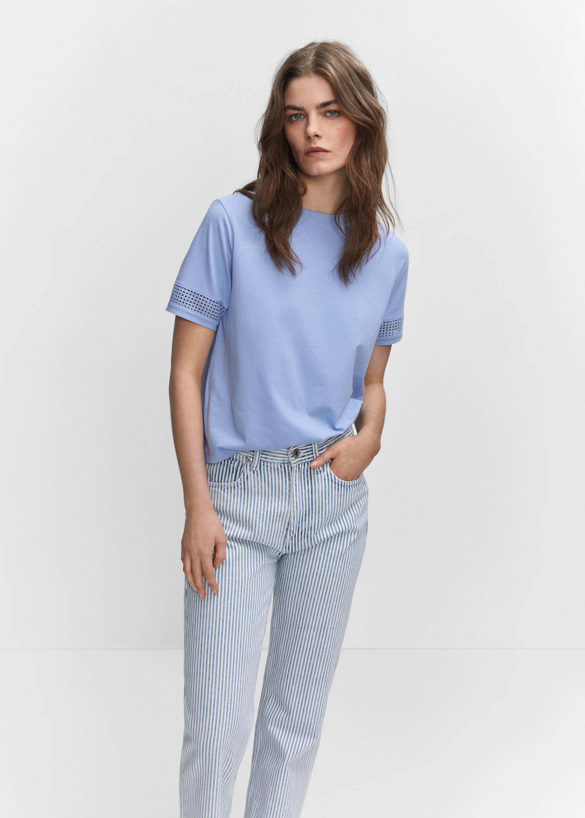 T-Shirt mit Detail am Ärmel - Mittlere Ansicht
