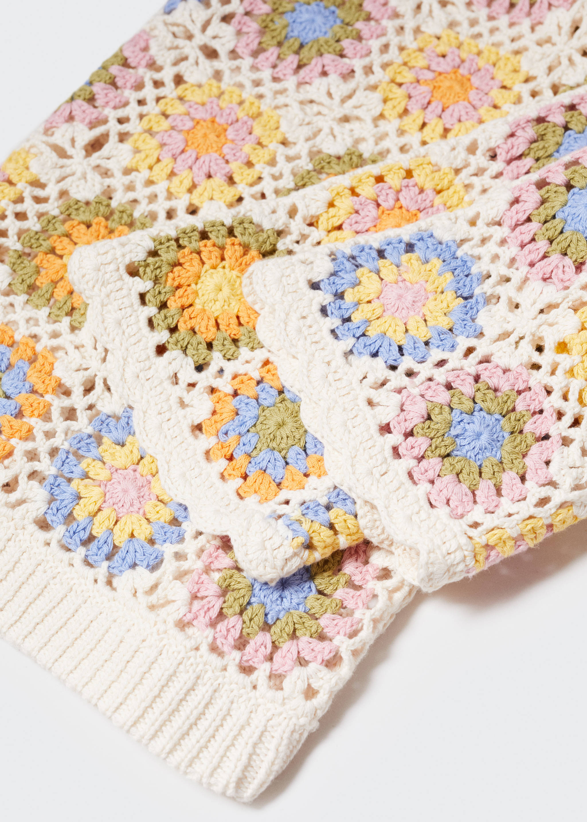 Crochet jumper with flared sleeves - Details of the article 8