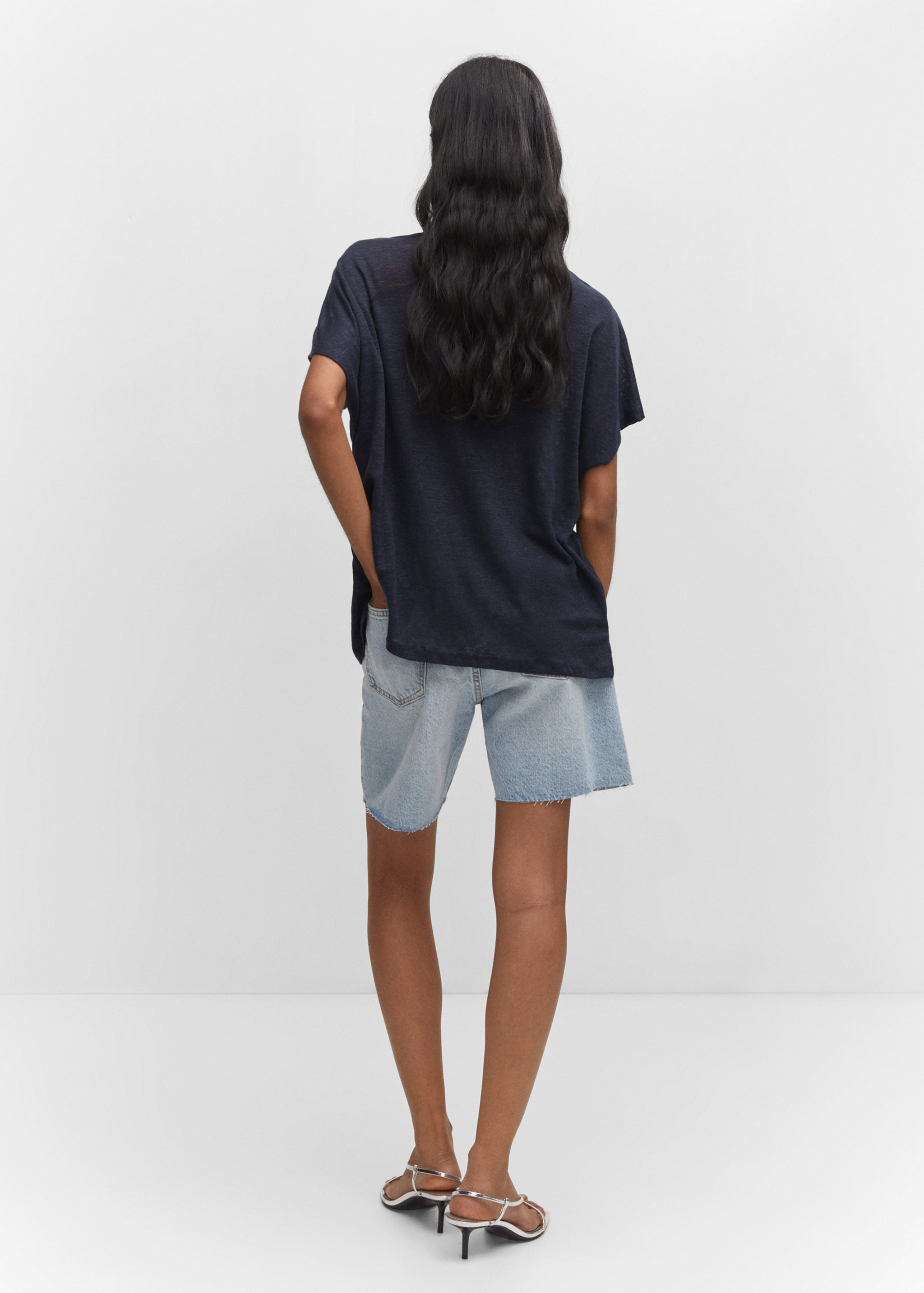Oversized linen t-shirt - Reverse of the article