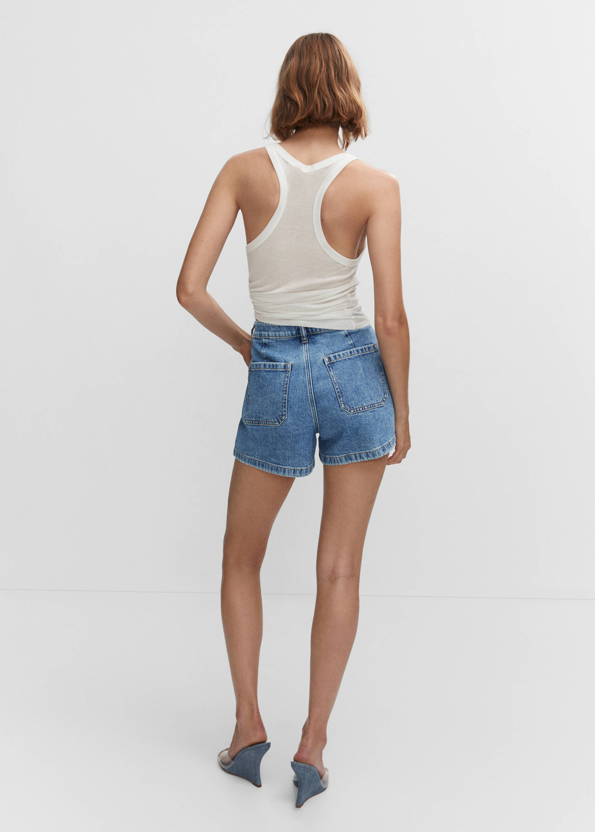 Denim shorts with pockets - Reverse of the article