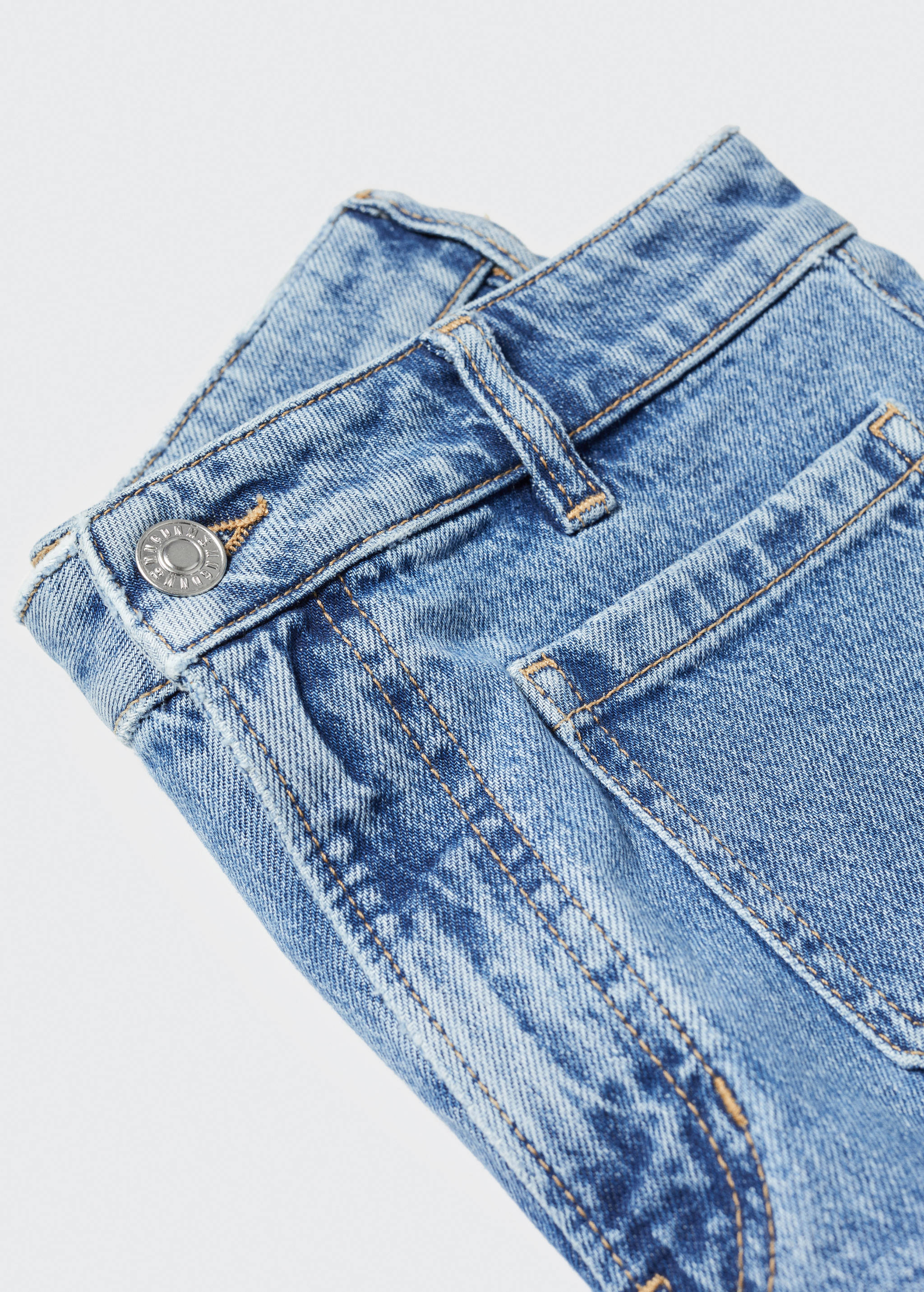 Denim shorts with pockets - Details of the article 8