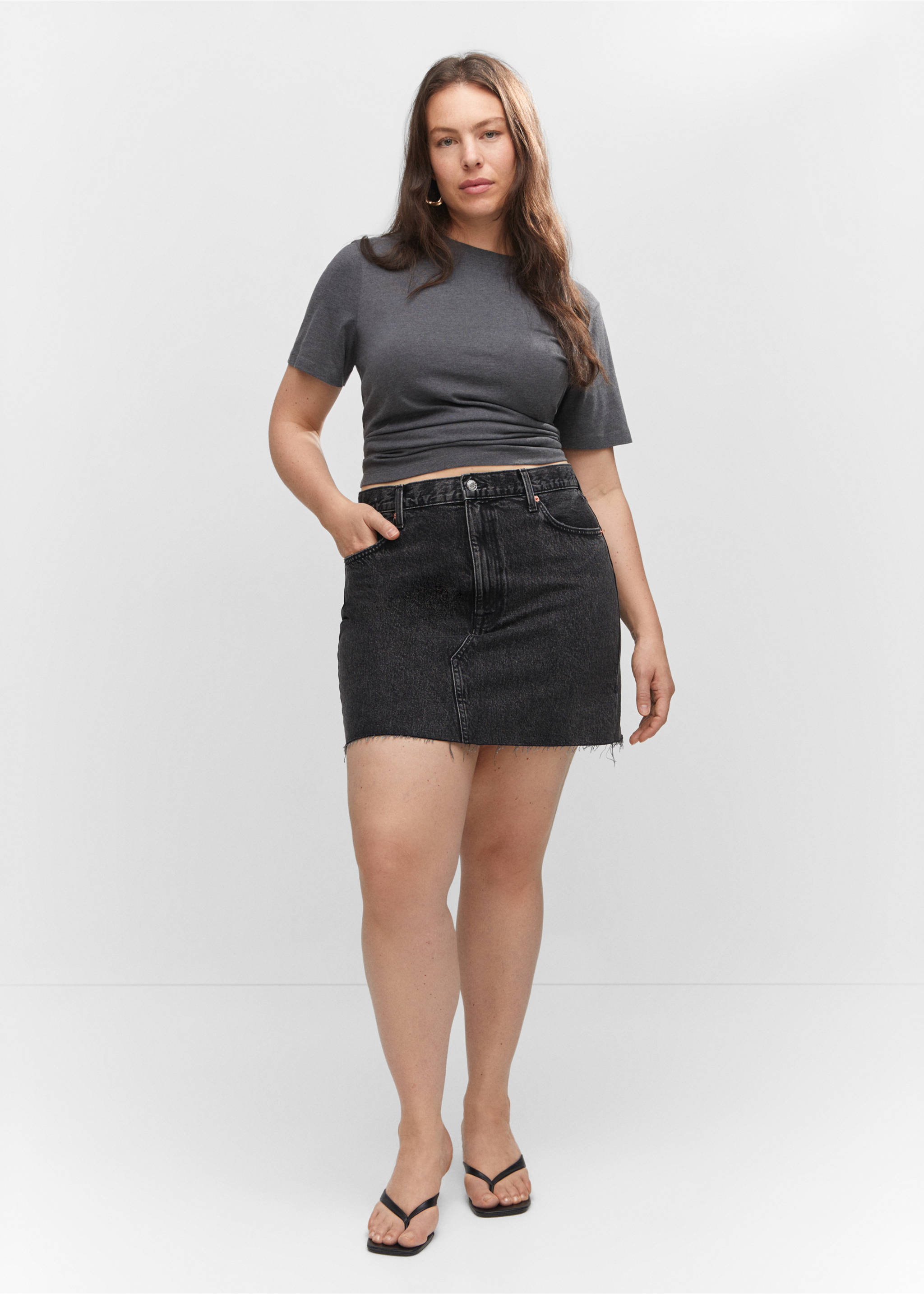 Denim mini-skirt - Details of the article 6, Black denim. Ref: 57050291-00.