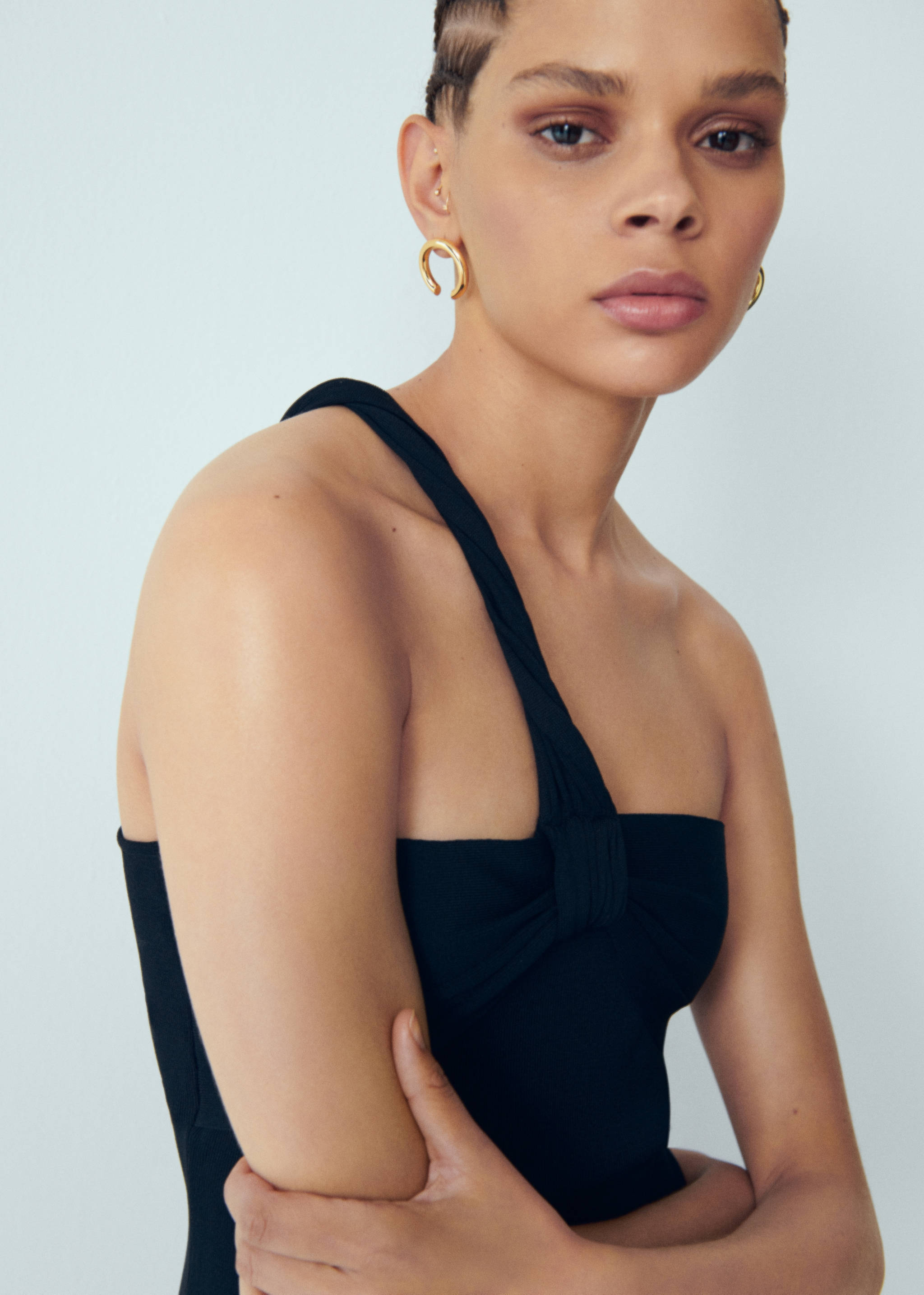 Sukienka na jedno ramię z ozdobnym wiązaniem - Szczegóły artykułu 7