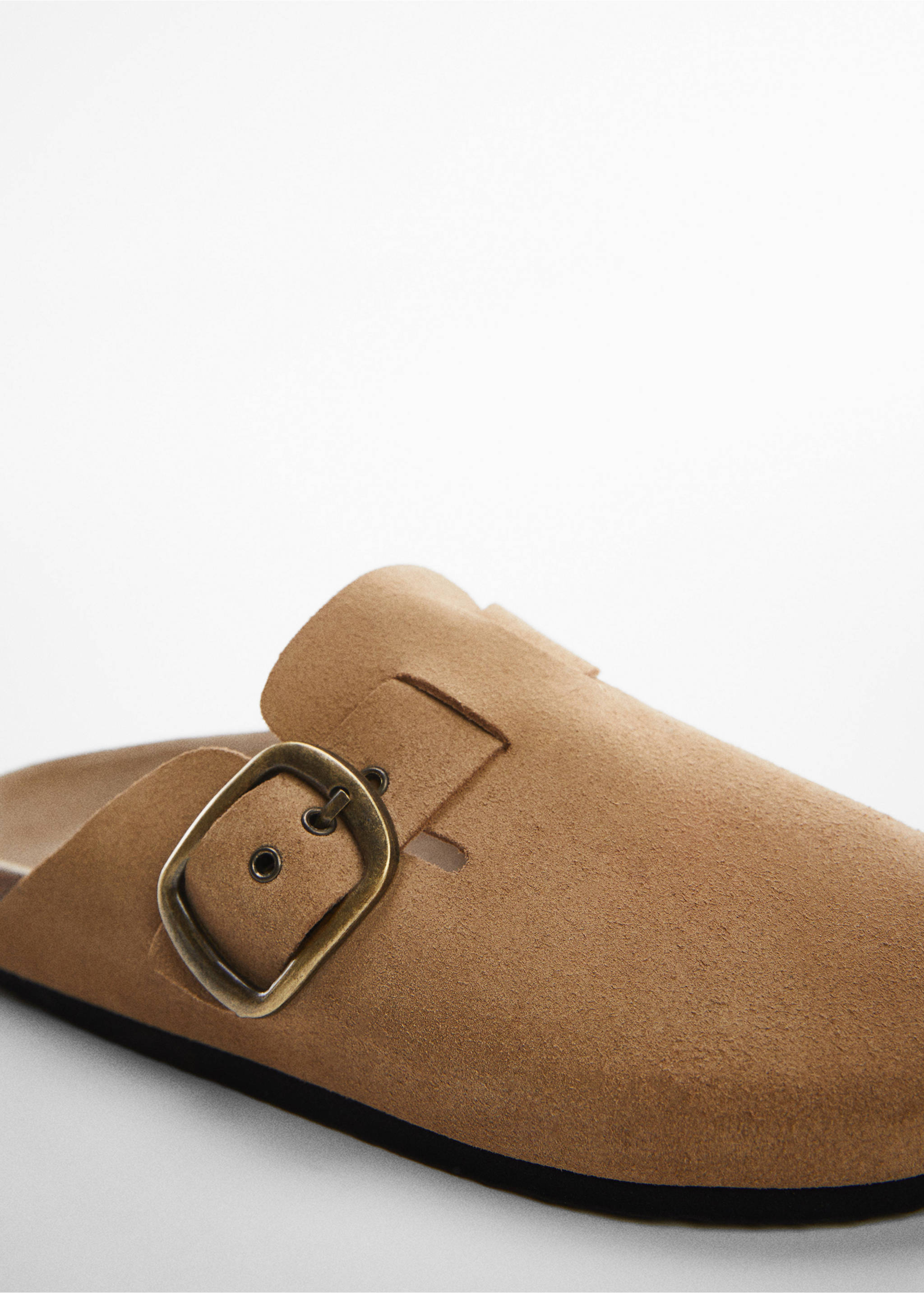 Leather clogs with buckle - Details of the article 2, Sand. Ref: 57050302-00.