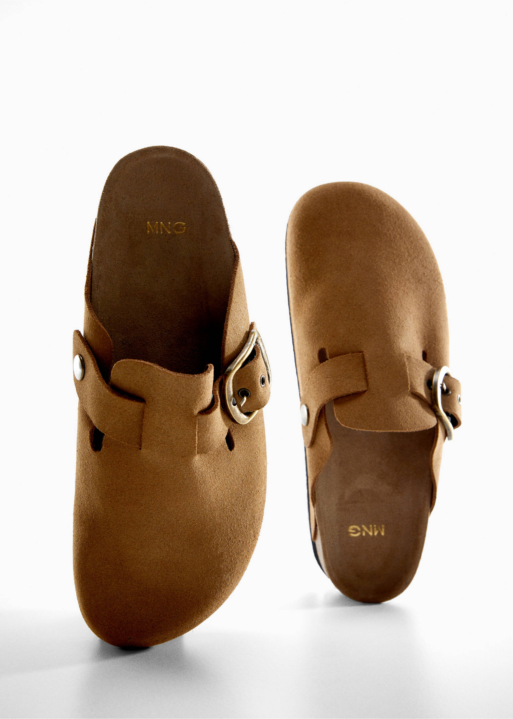 Leather clogs with buckle - Details of the article 5, Sand. Ref: 57050302-00.