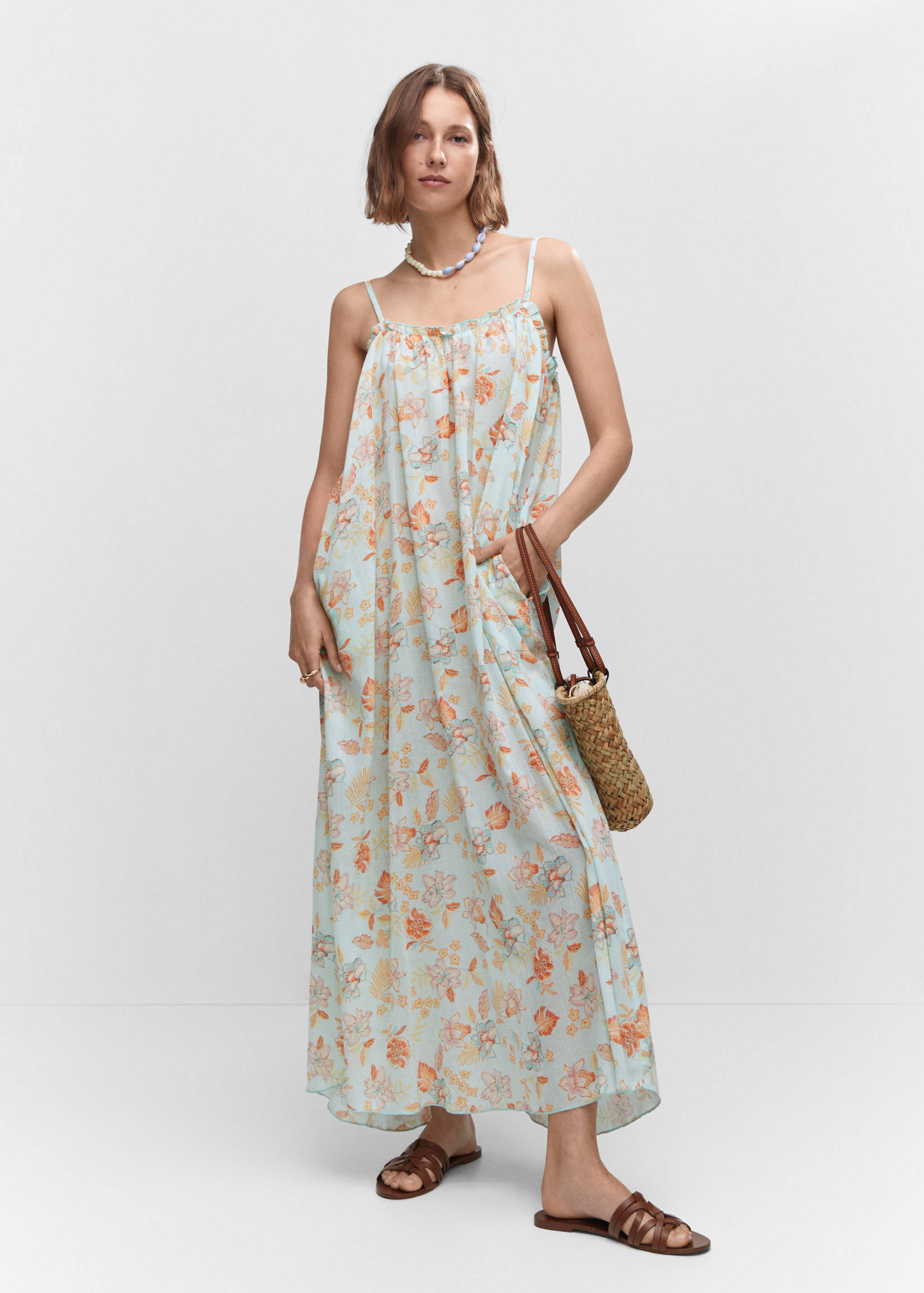 Vestido largo flores - Plano general