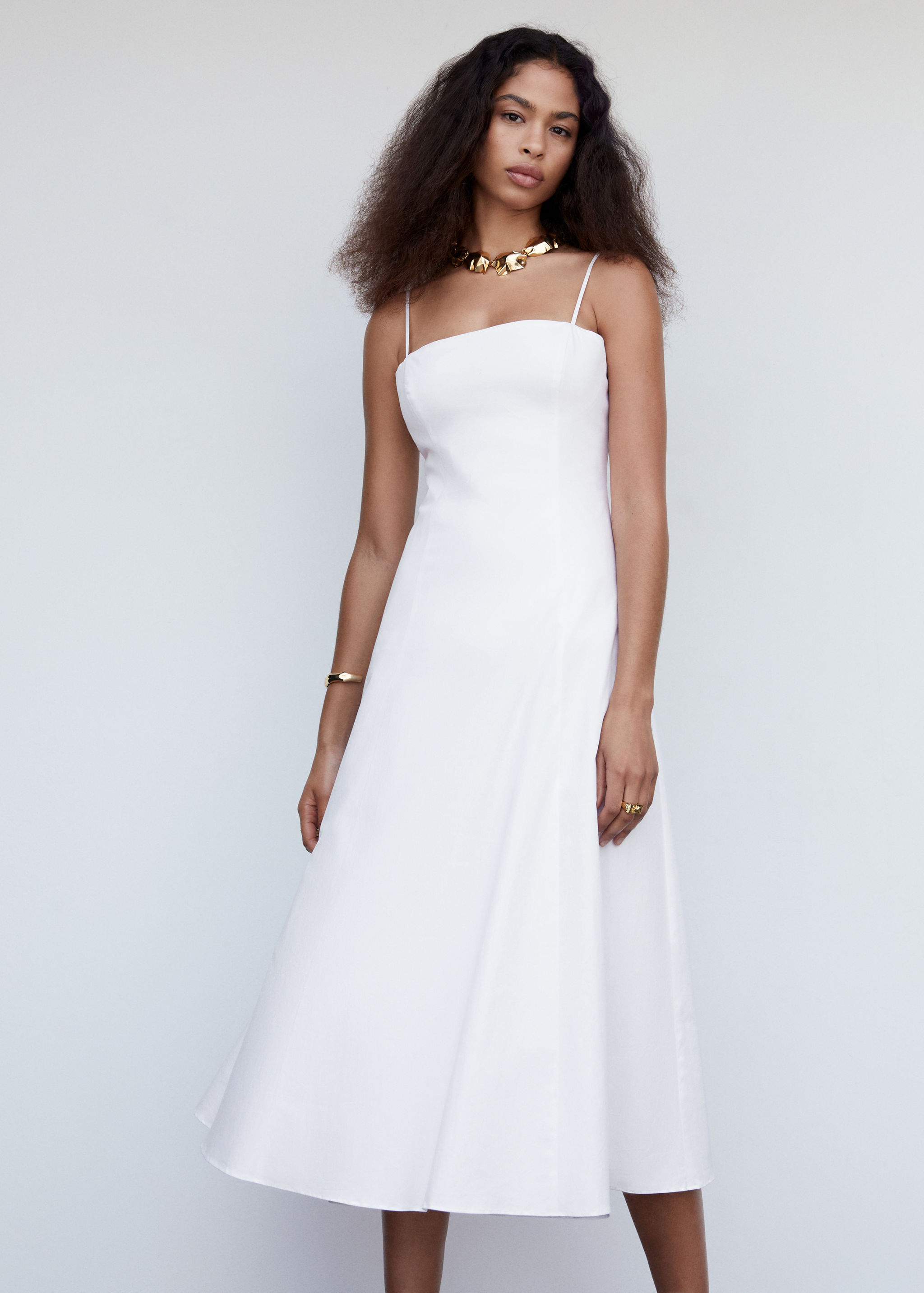 Vestit midi detall esquena - Pla mig