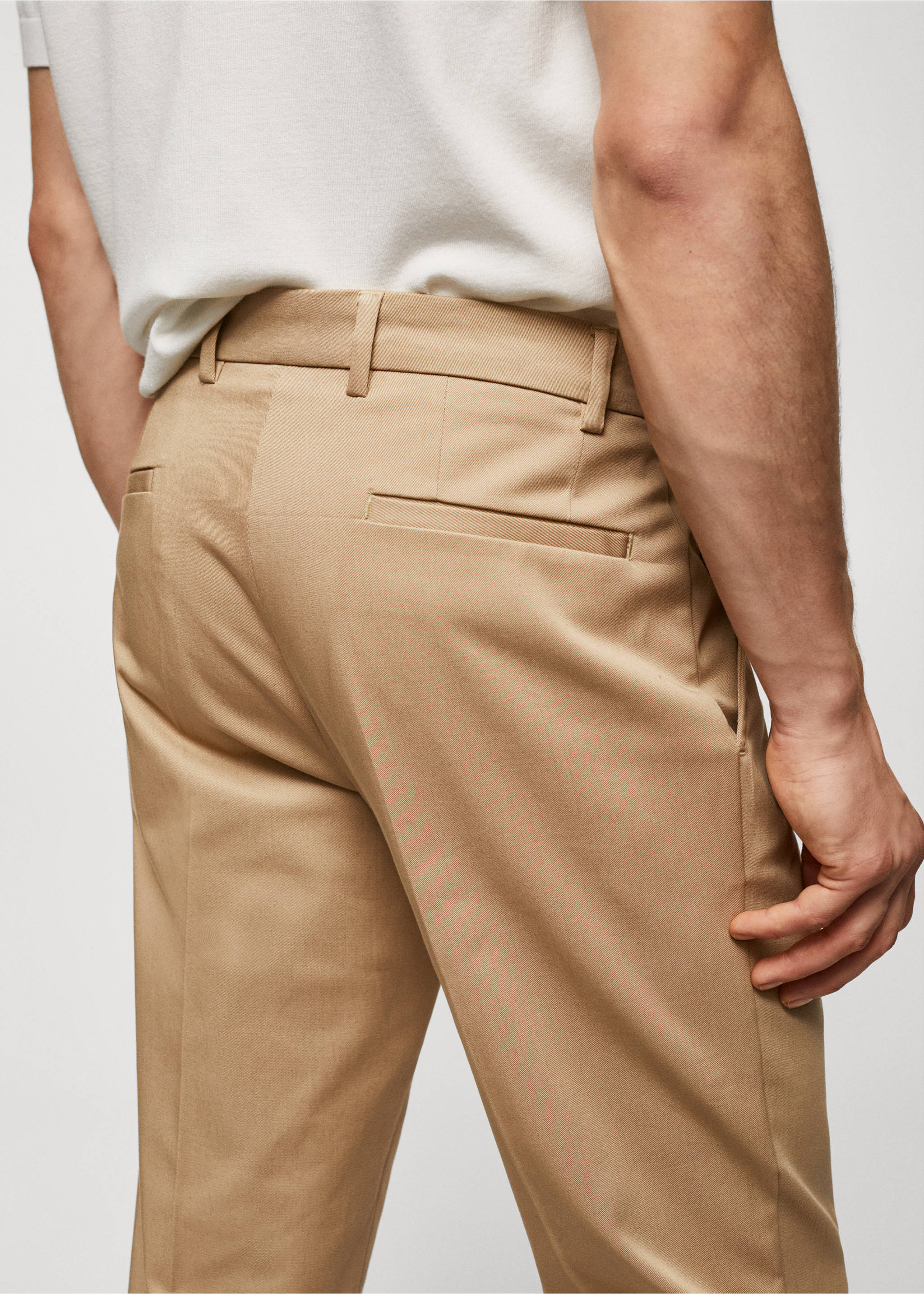 Pantalon chino slim fit - Détail de l'article 6, Marron moyen. Ref: 57050777-00.