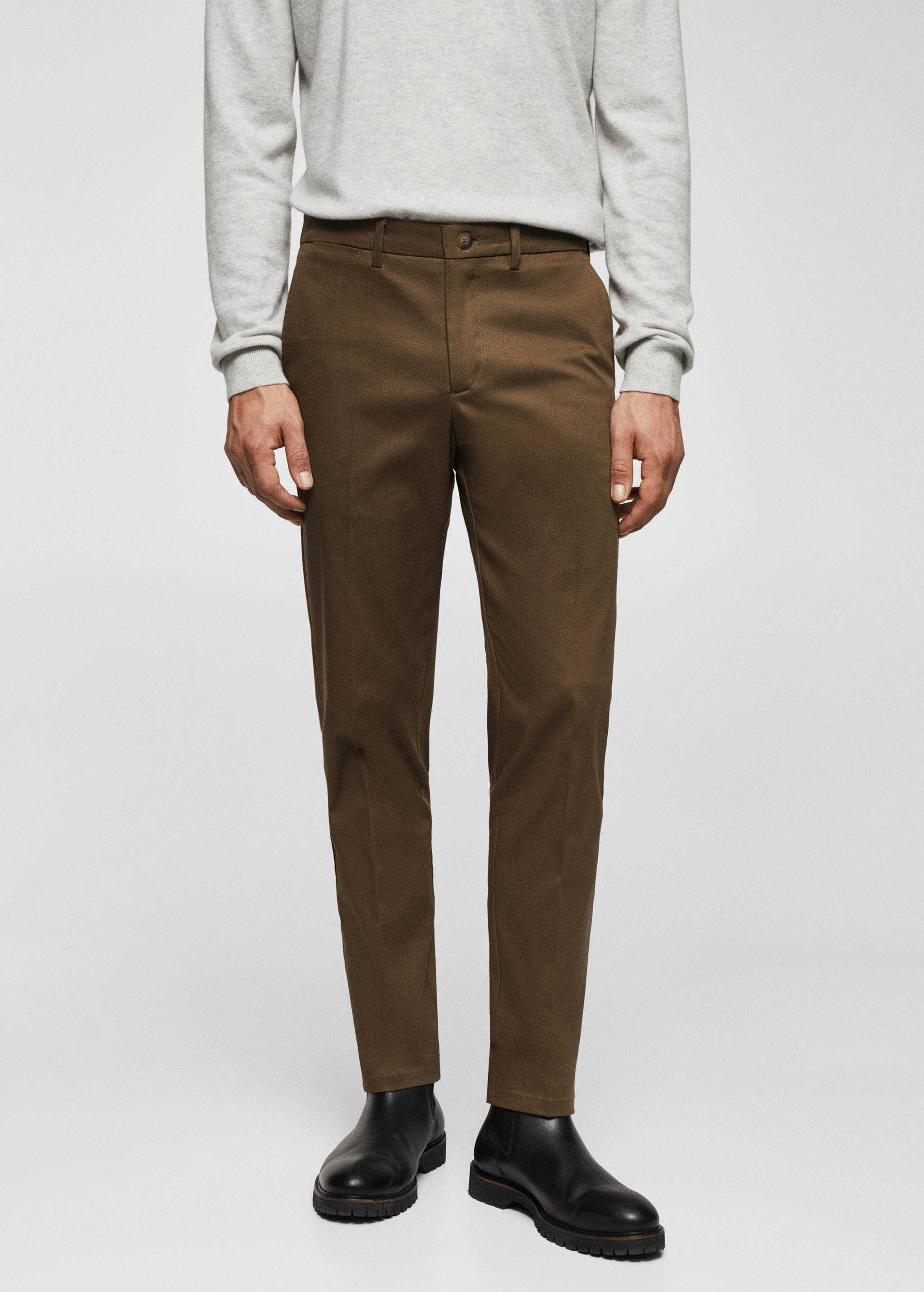 Pantalón chino slim fit - Plano medio