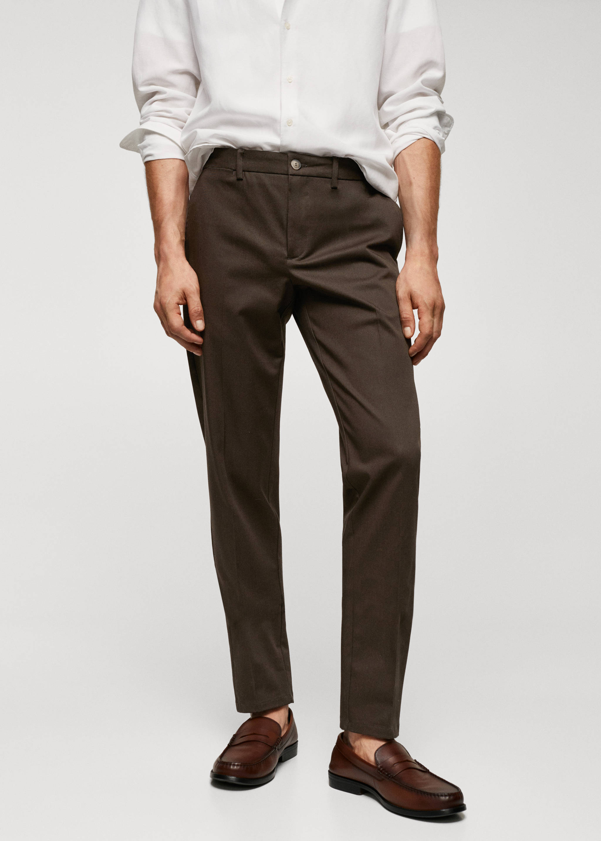 Pantalón chino slim fit - Plano medio