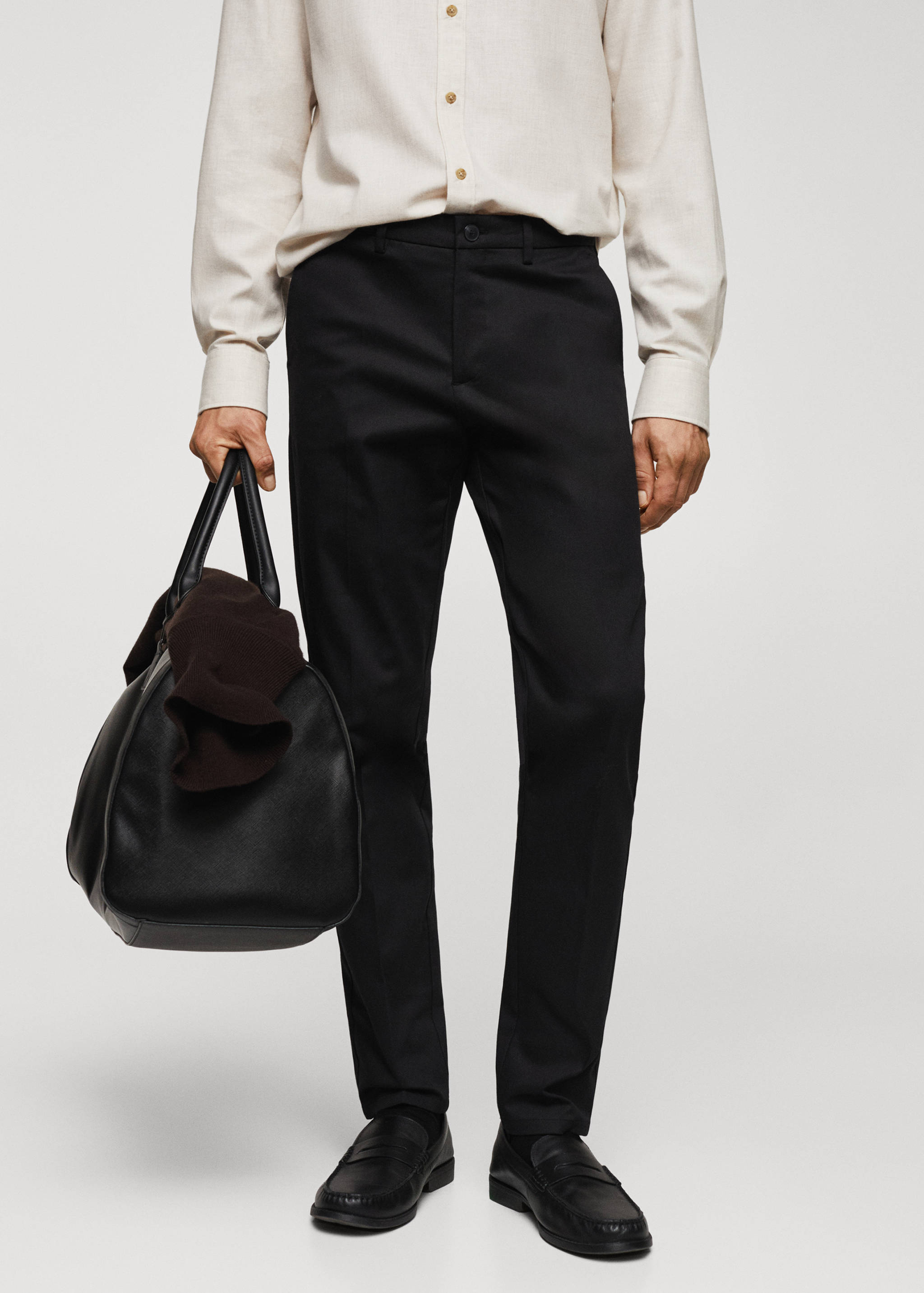 Pantalón chino slim fit - Plano medio