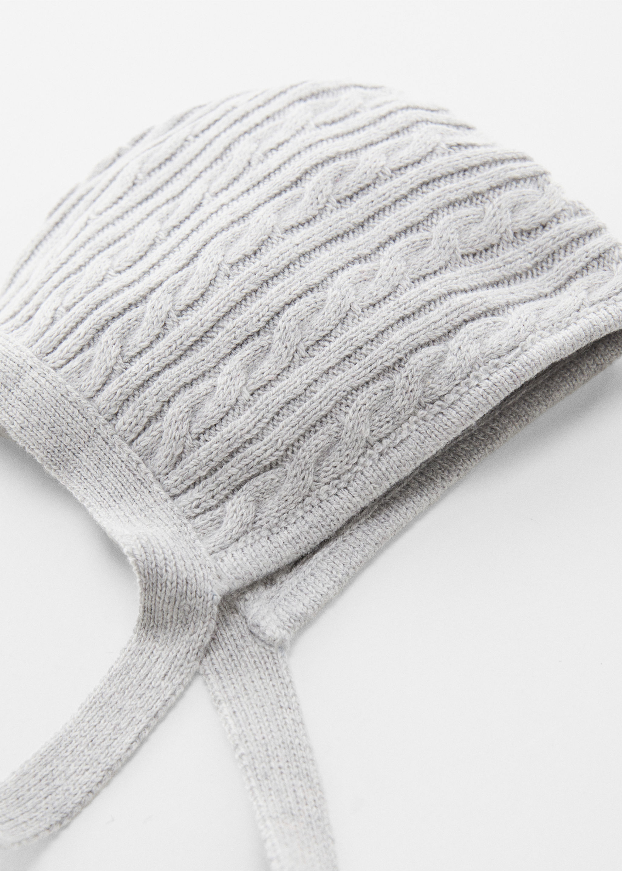 Knitted braided hat - Medium plane