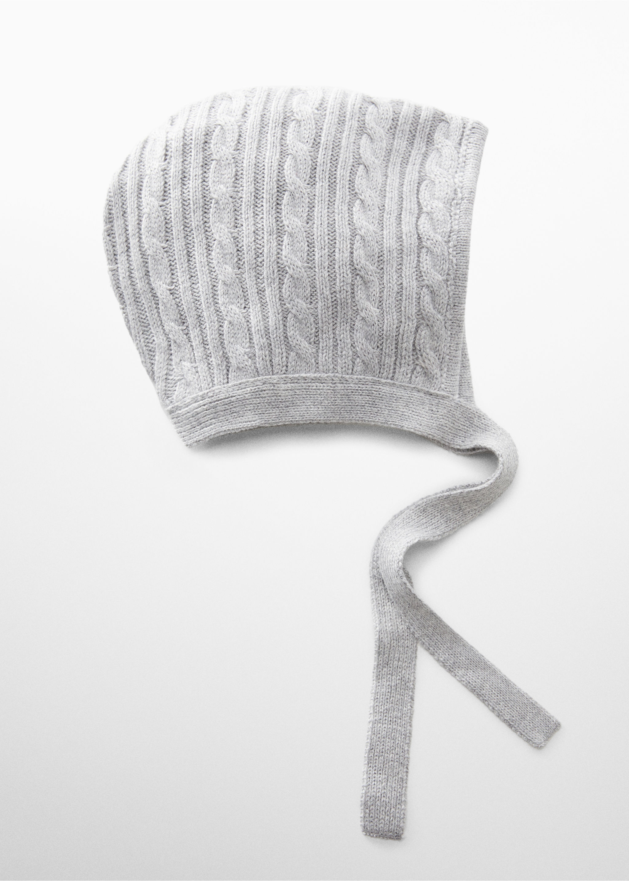 Knitted braided hat - Article without model