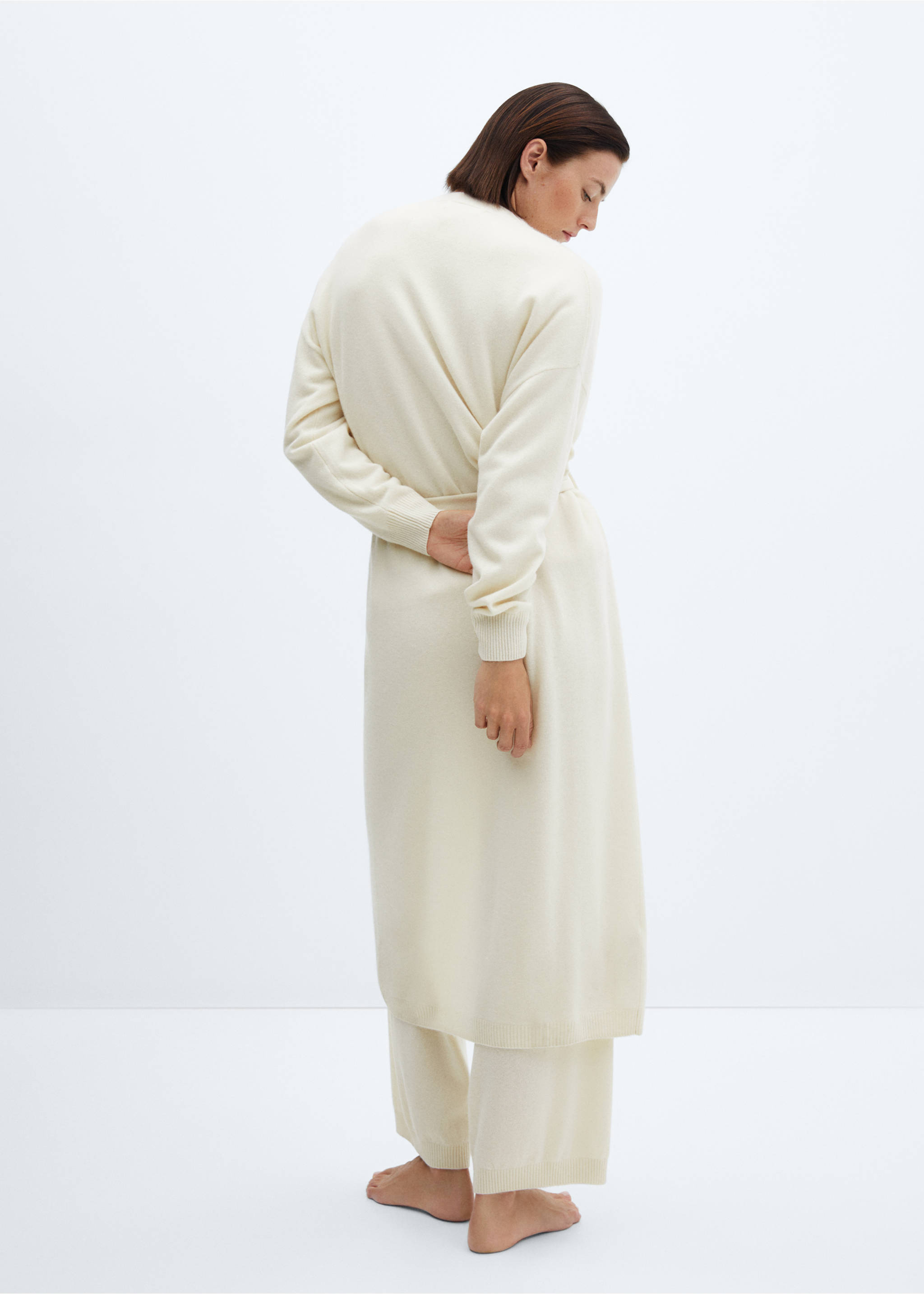 Cardigan 100 % Kaschmir - Rückseite des Artikels, Cremeweiß. Ref: 57053275-00.