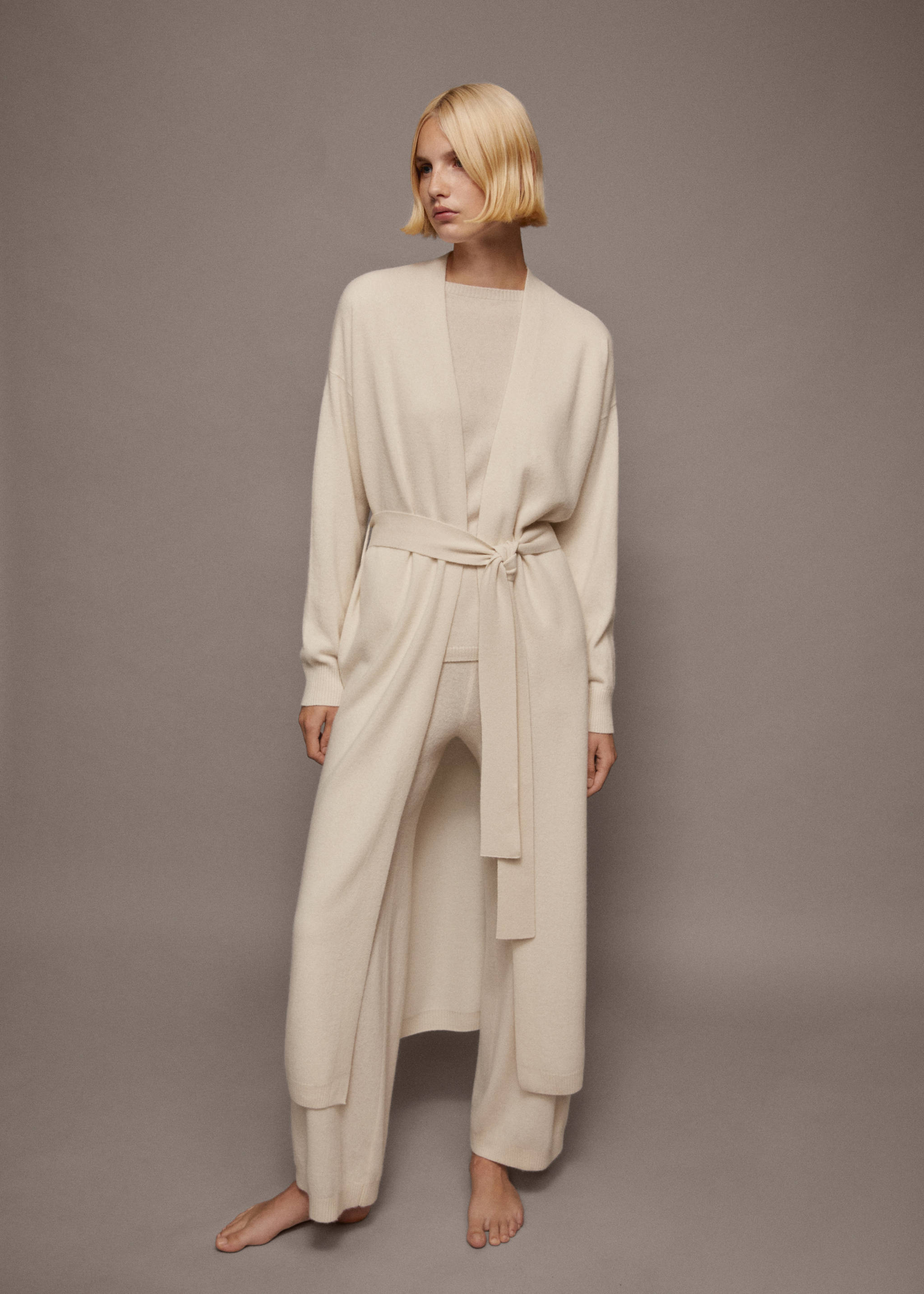 Cardigan 100 % Kaschmir - Detail des Artikels 6, Cremeweiß. Ref: 57053275-00.