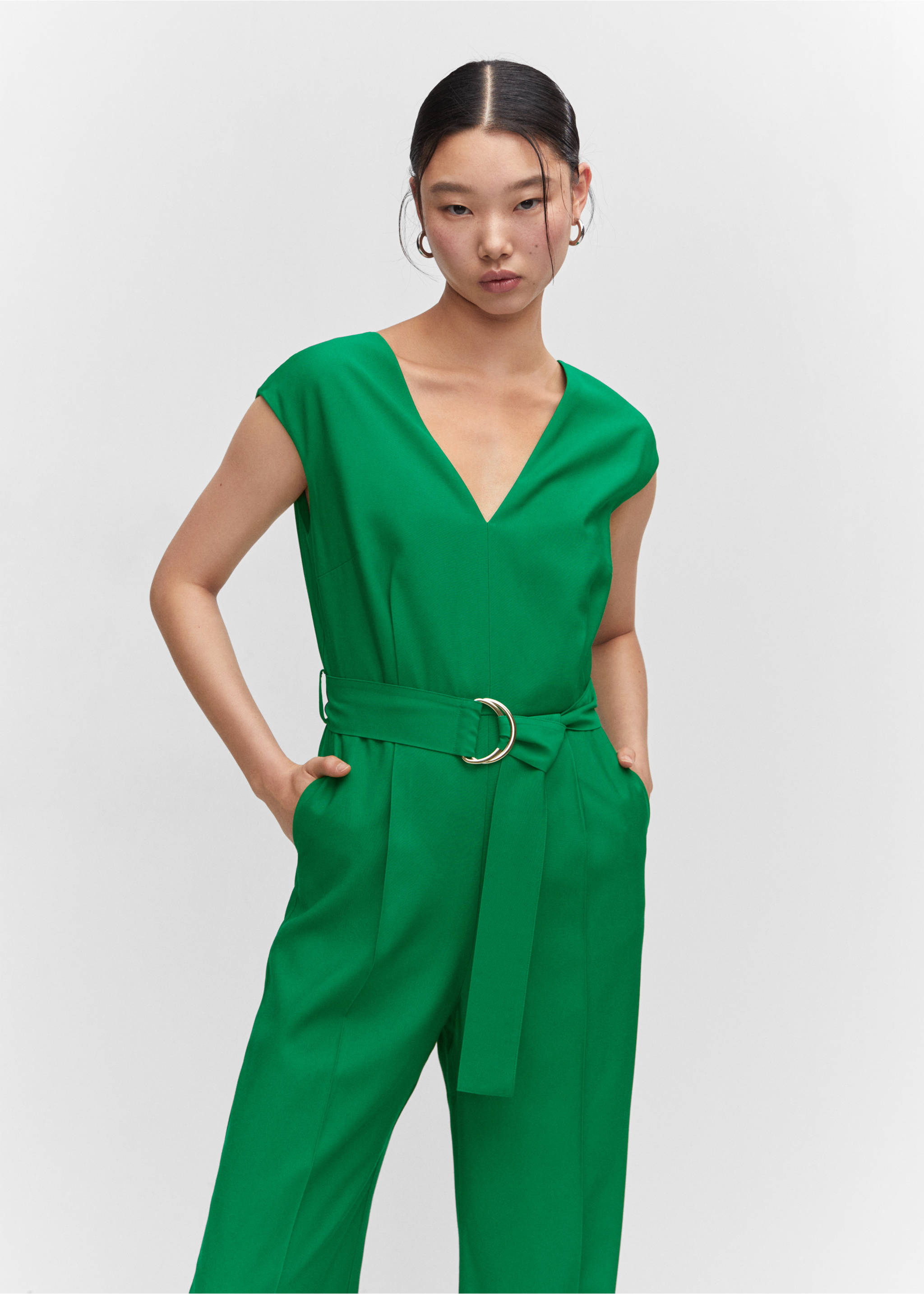 V-neck jumpsuit with belt - Medium plane, Green. Ref: 57053801-00.