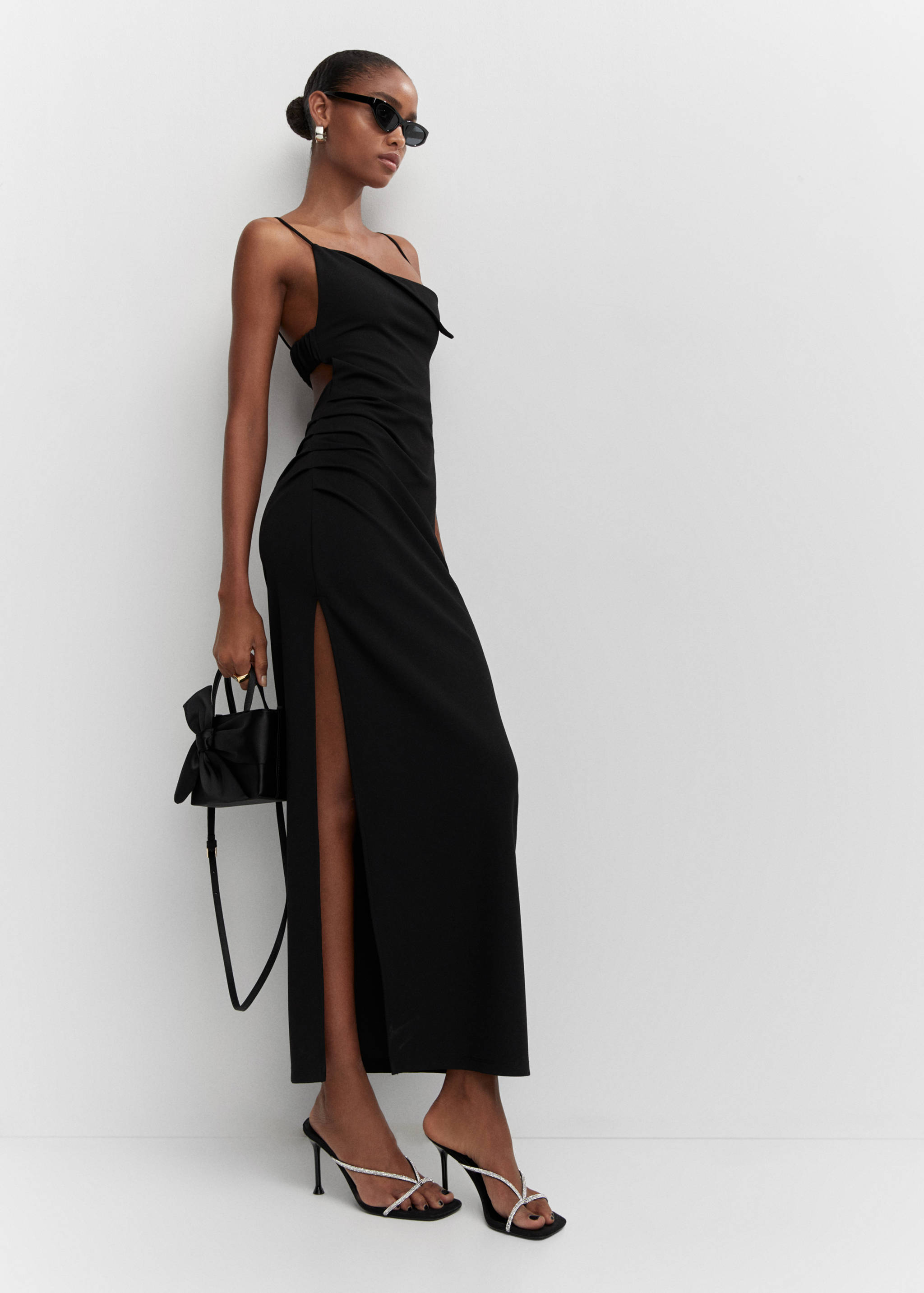 Asymmetrical dress with side slit - Details of the article 2