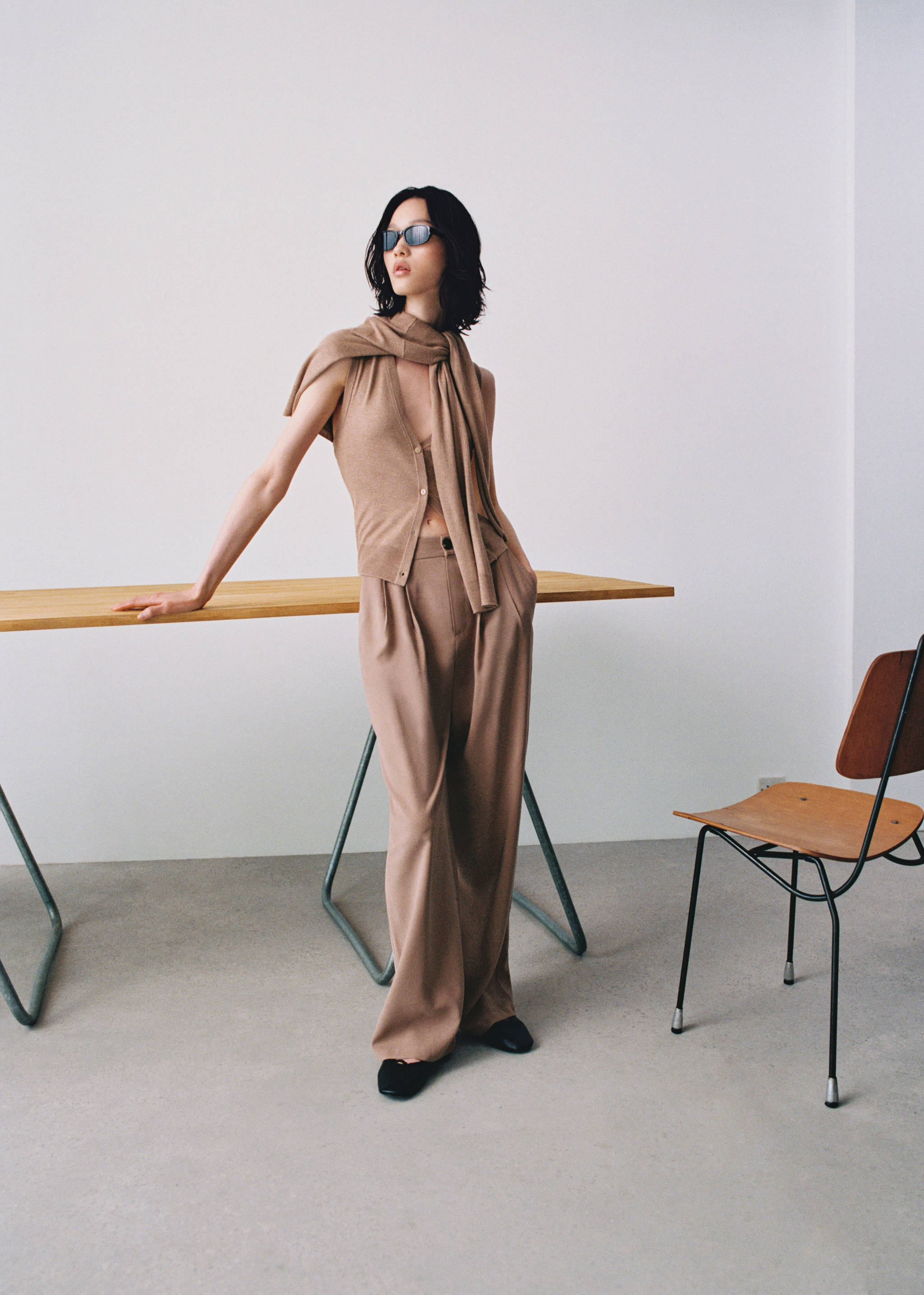 Wide leg pleated trousers - Details of the article 6