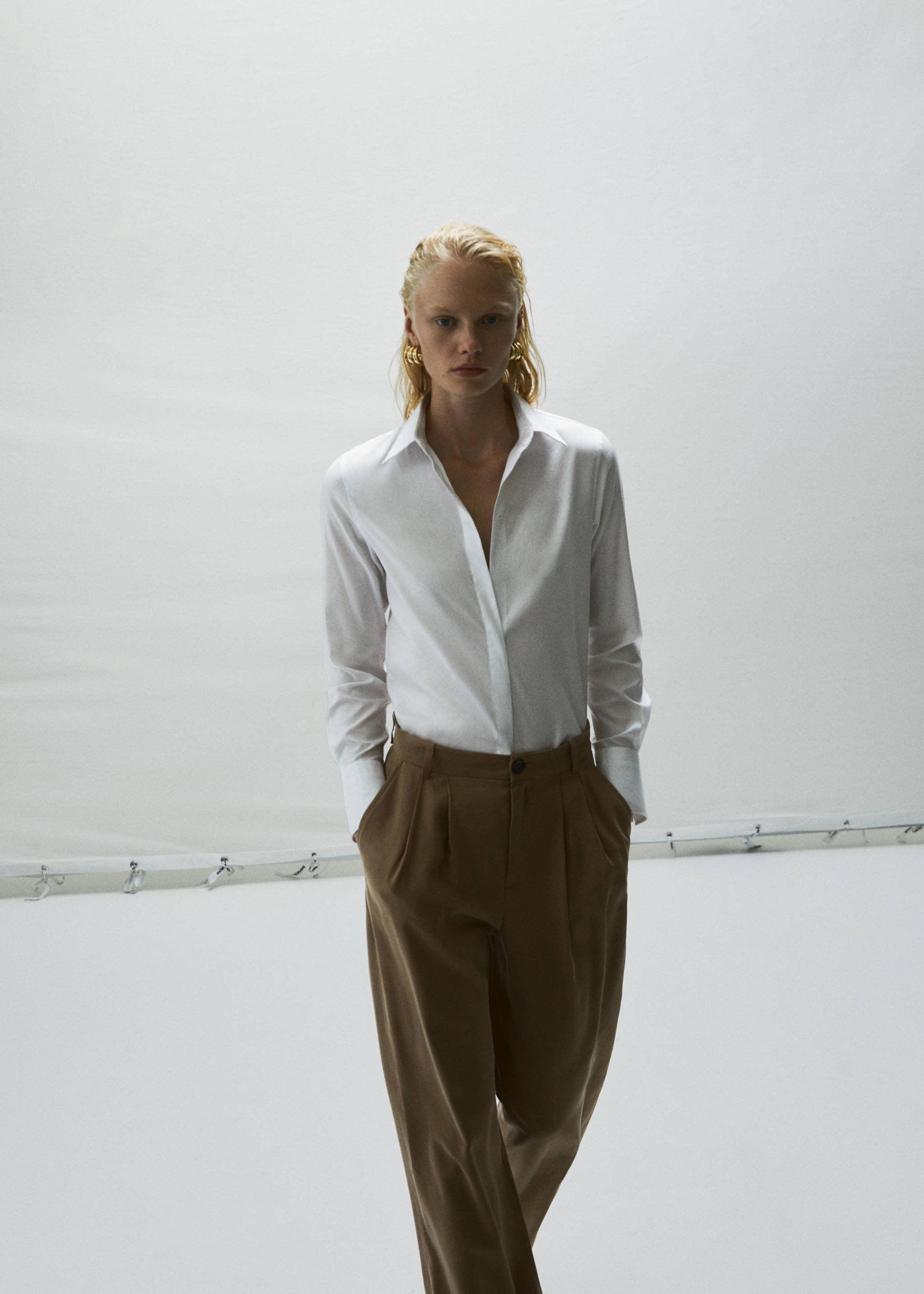 Wide leg pleated trousers - Details of the article 7