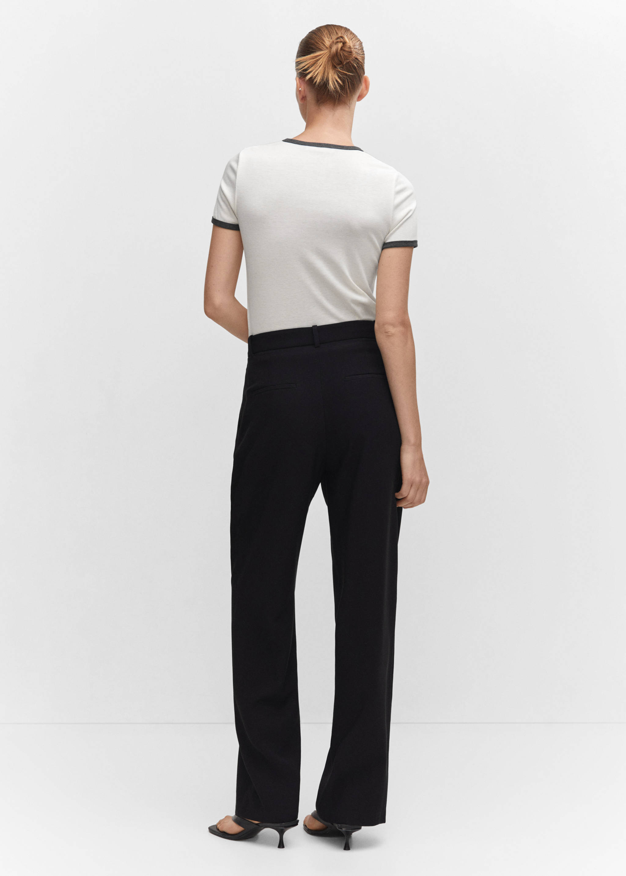 Wide leg pleated trousers - Reverse of the article