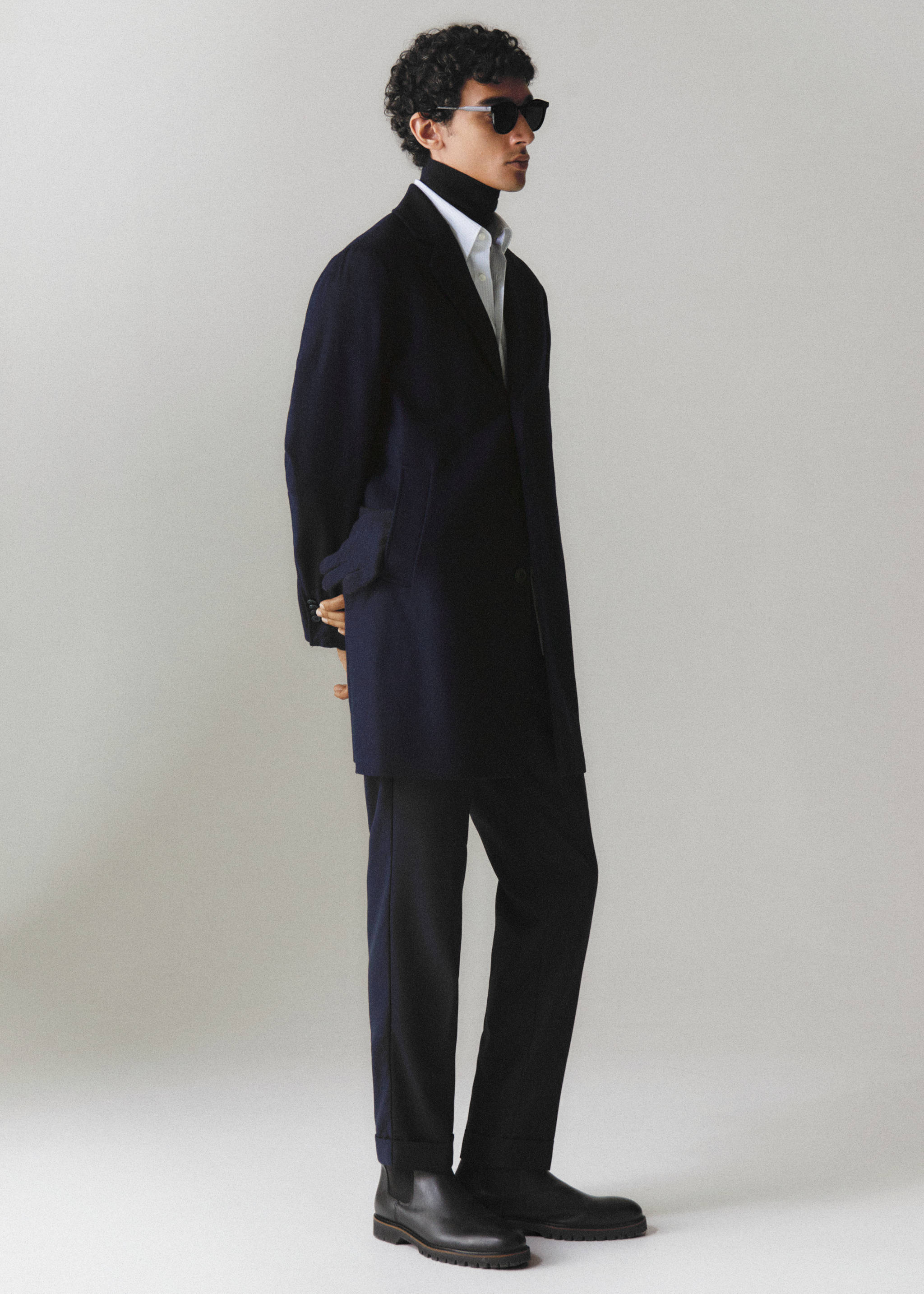 Lightweight recycled wool coat - Details of the article 5, Navy. Ref: 57054385-00.