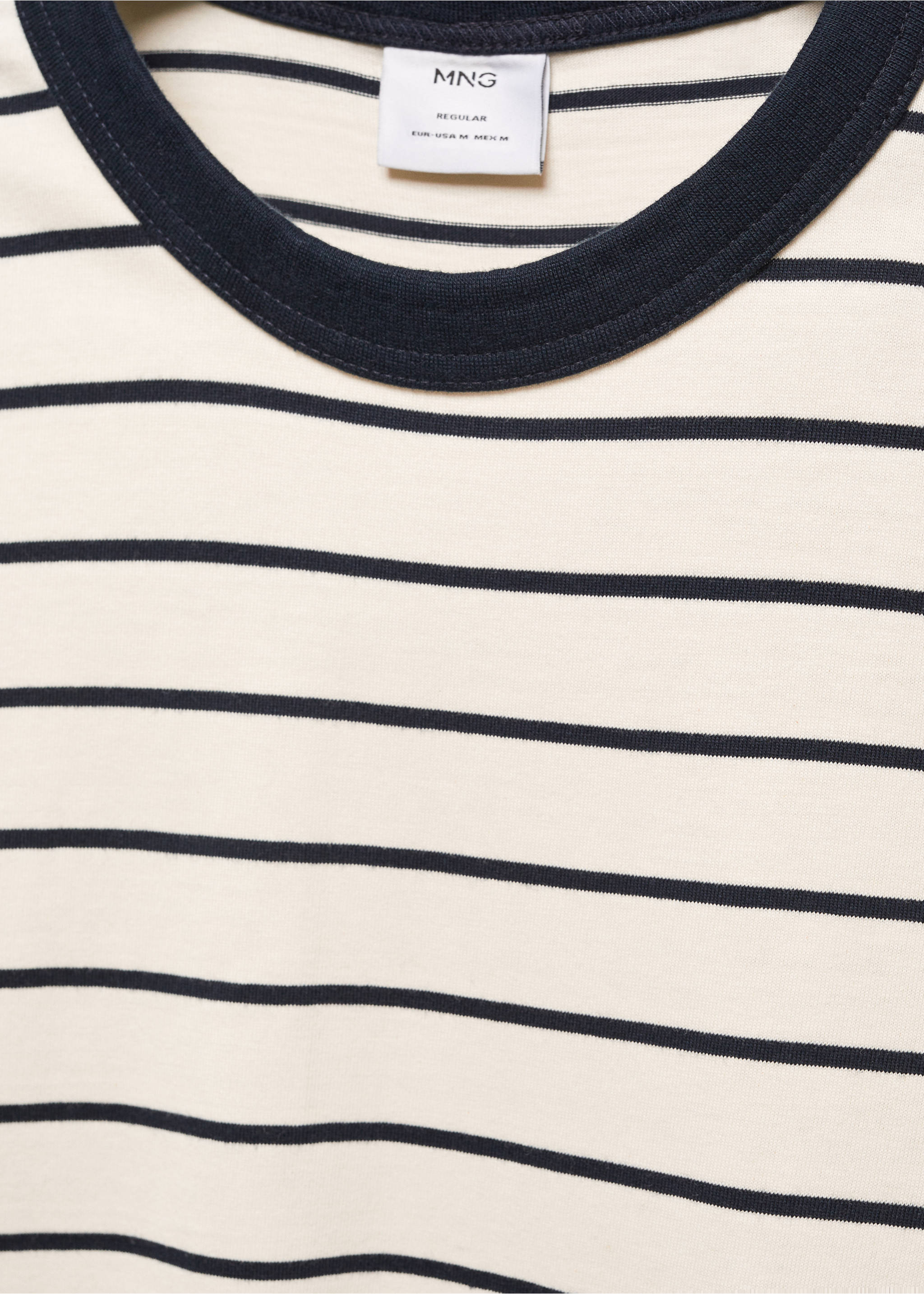 Langärmliges T-Shirt mit Streifen - Detail des Artikels 8, Cremeweiß. Ref: 57054405-00.