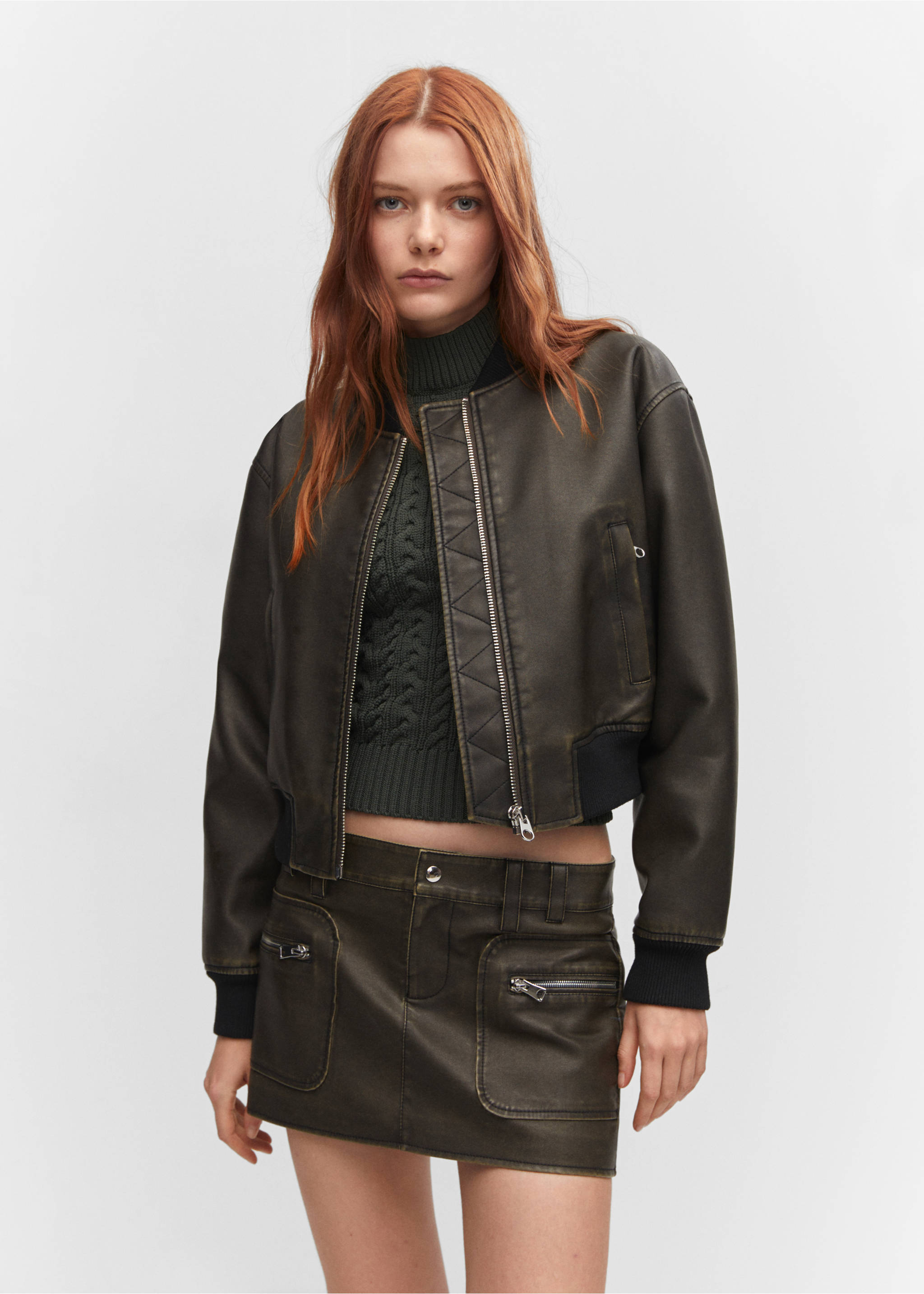Worn-effect leather skirt - Medium plane, Black. Ref: 57054406-00.