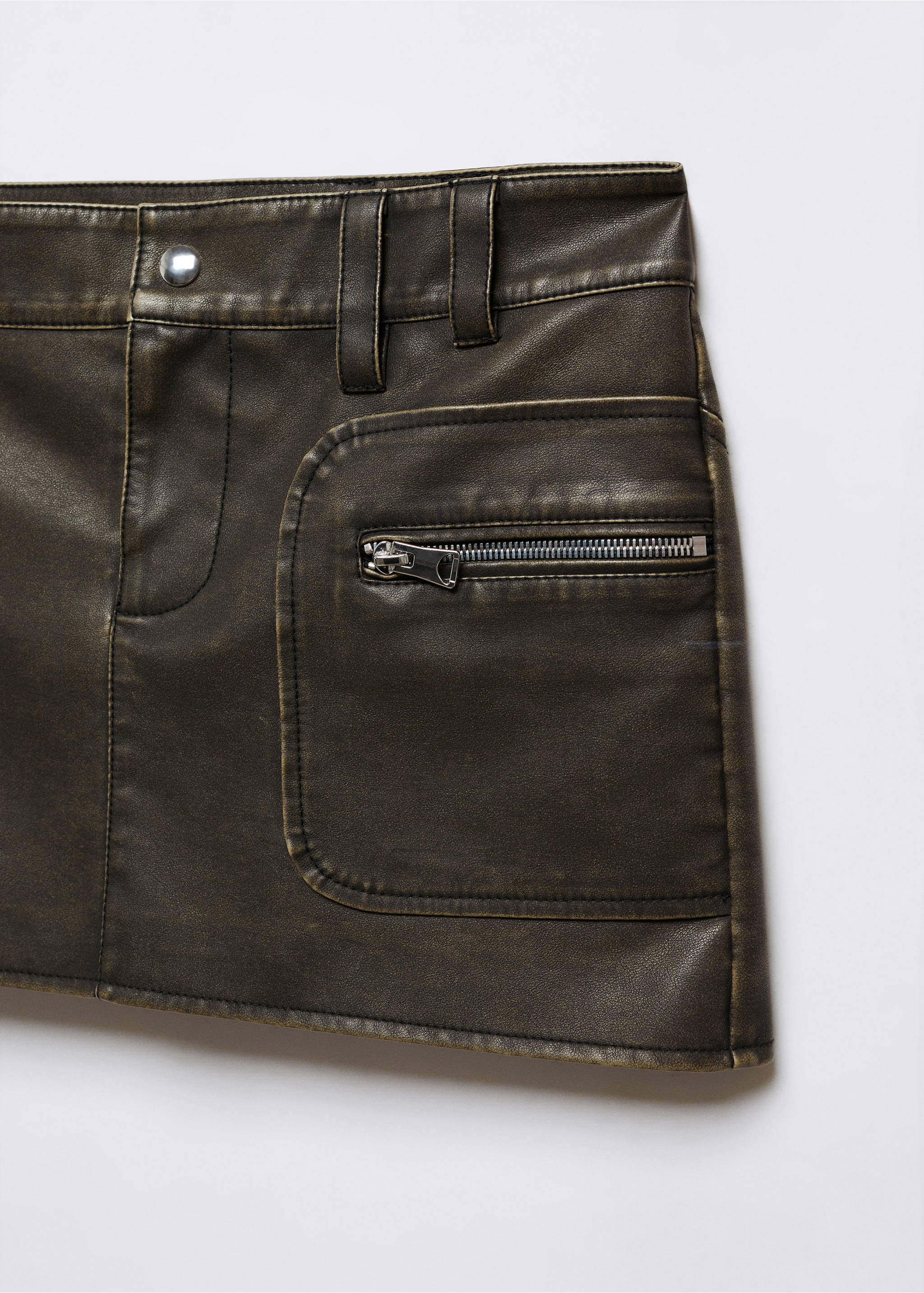 Worn-effect leather skirt - Details of the article 8, Black. Ref: 57054406-00.